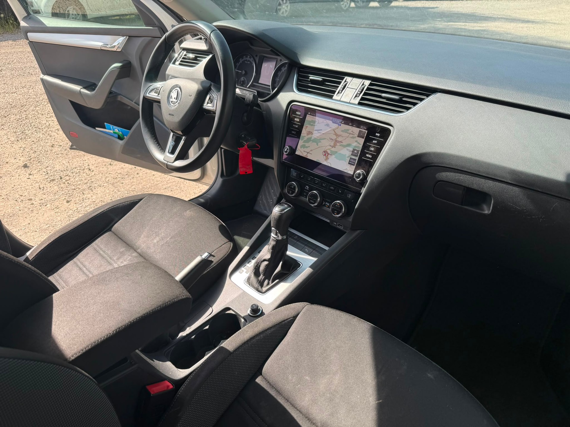 SKODA Octavia Combi 1.6 TDI Ambition DSG-image-9