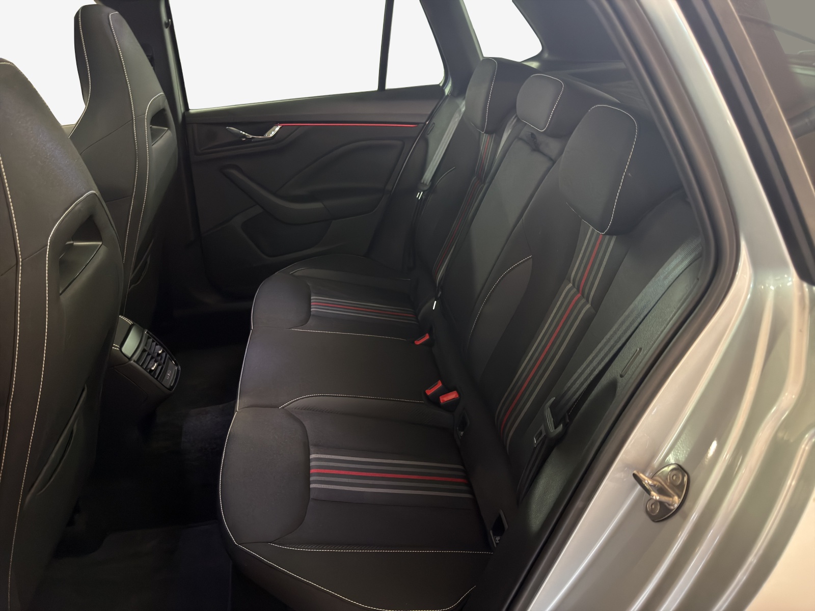 SKODA Kamiq 1.0 TSI Monte Carlo DSG-image-10