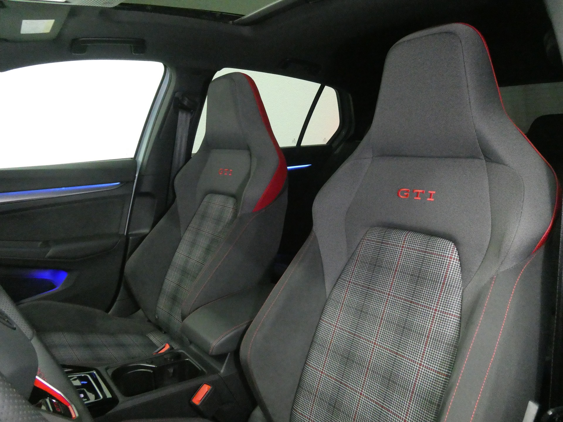 VW Golf 2.0 TSI GTI DSG - Panorama - IQ Light - Navi - Head-Up - 360° Kamera - 266 PS-image-9