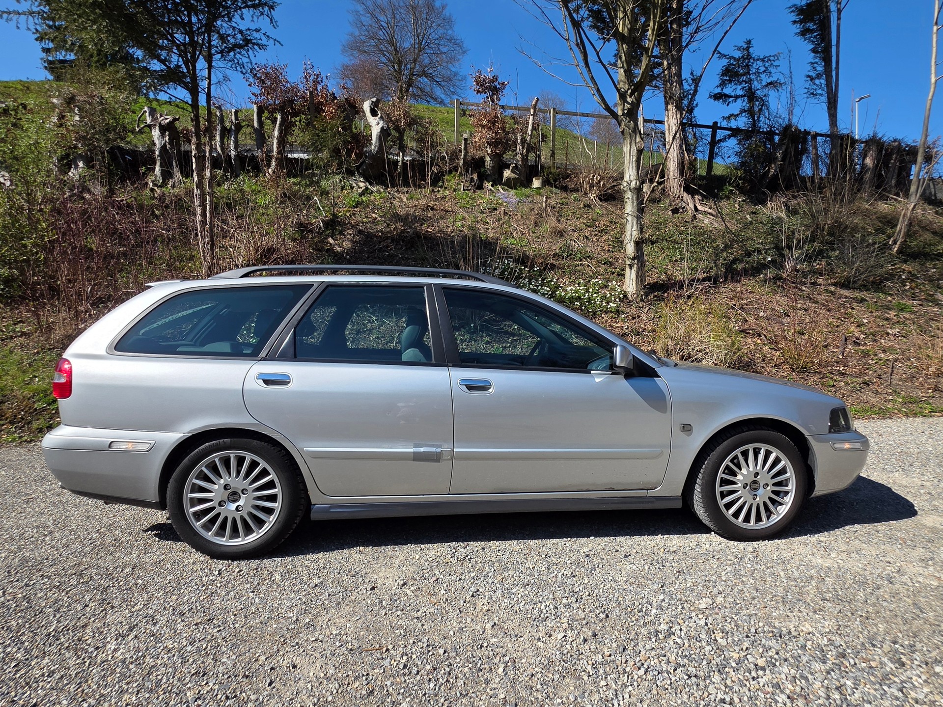 VOLVO V40 2.0T Sport Edition Automat-image-4