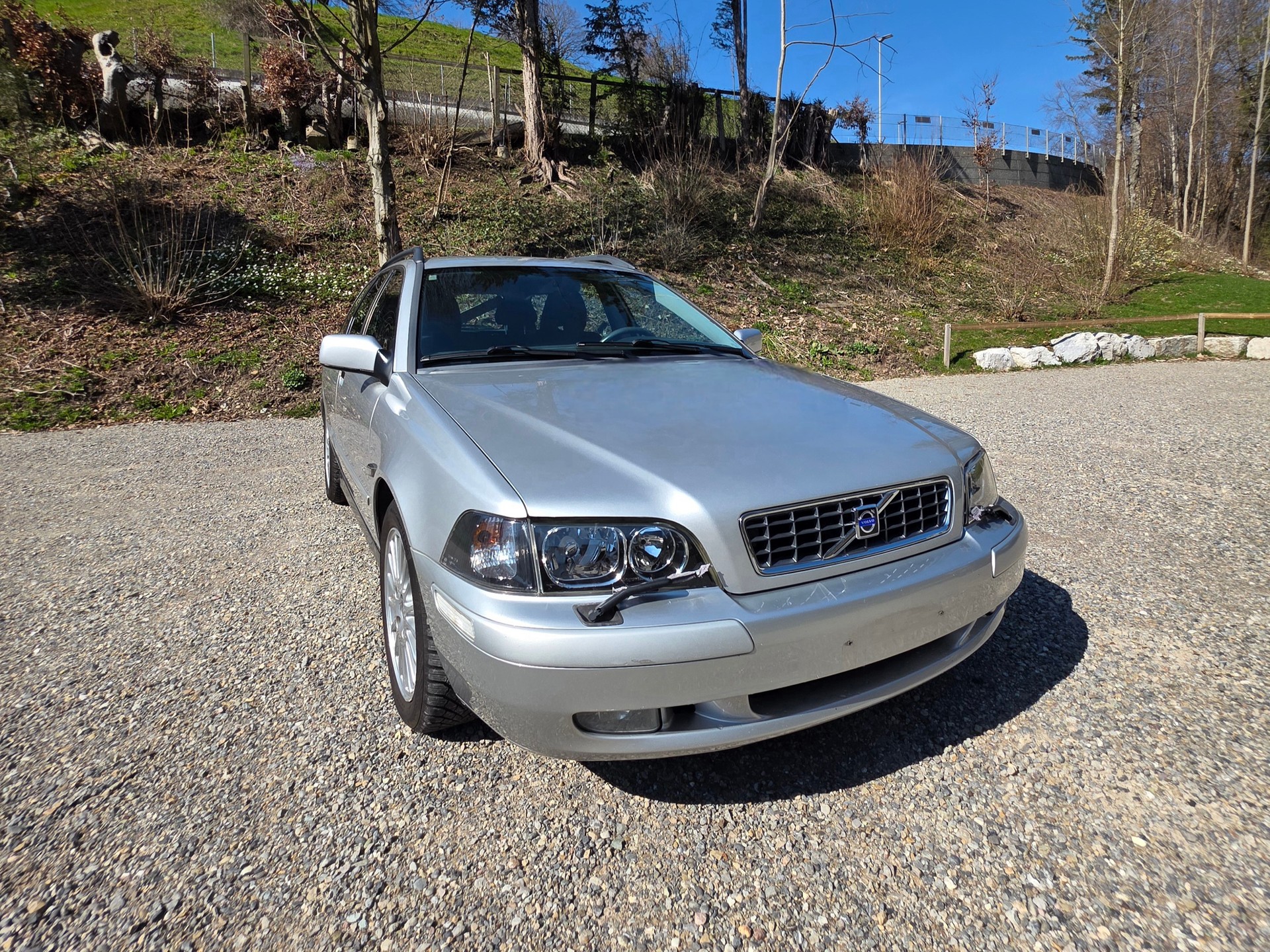 VOLVO V40 2.0T Sport Edition Automat-image-1