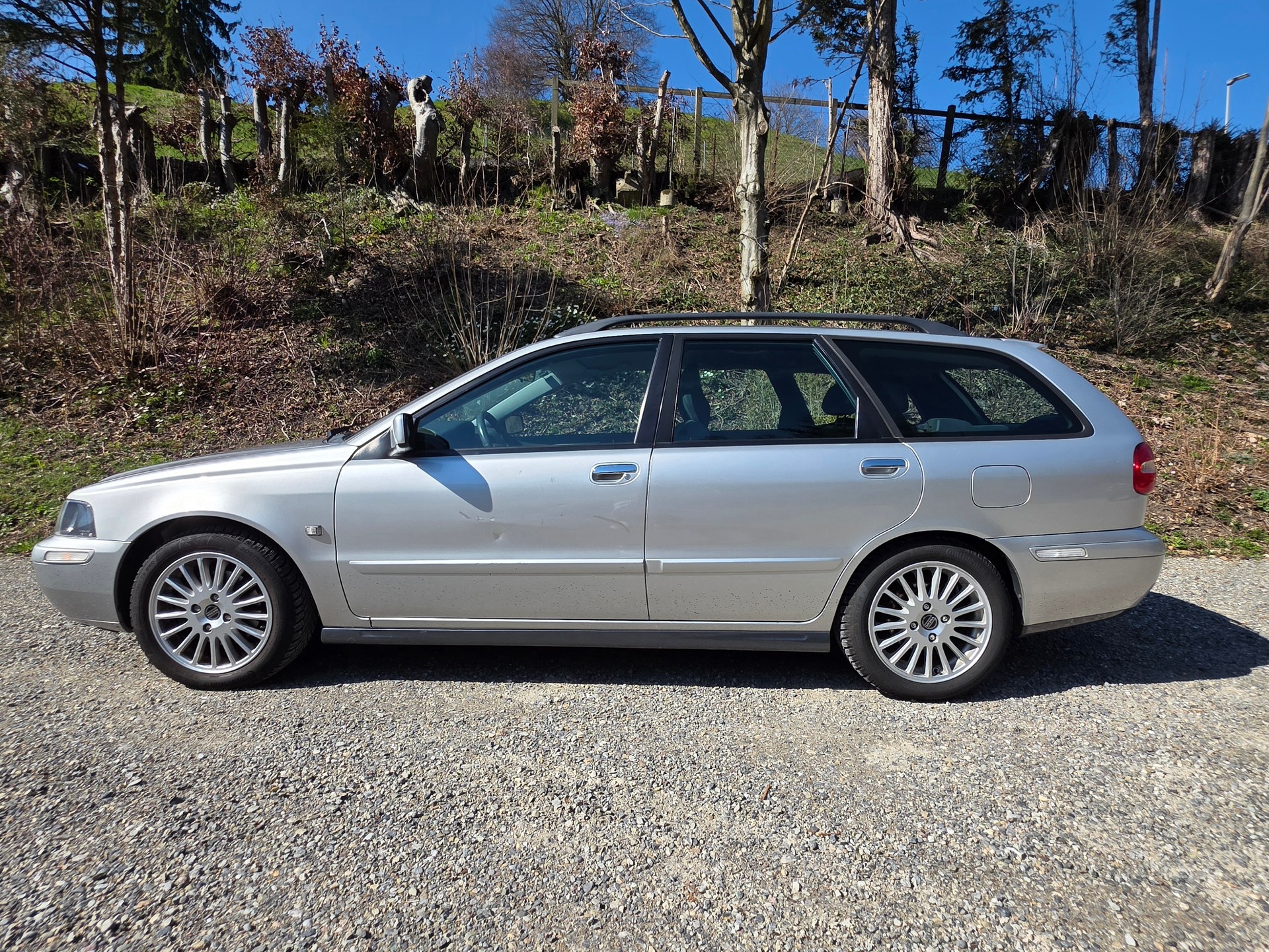 VOLVO V40 2.0T Sport Edition Automat-image-3