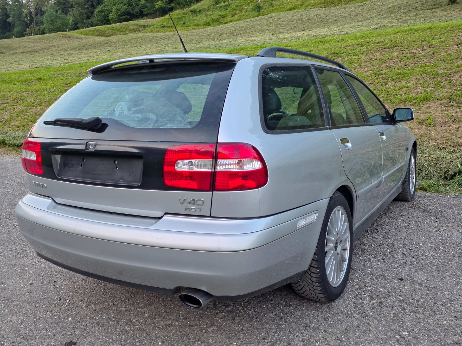 VOLVO V40 2.0T Sport Edition | Frisch MFK-image-2