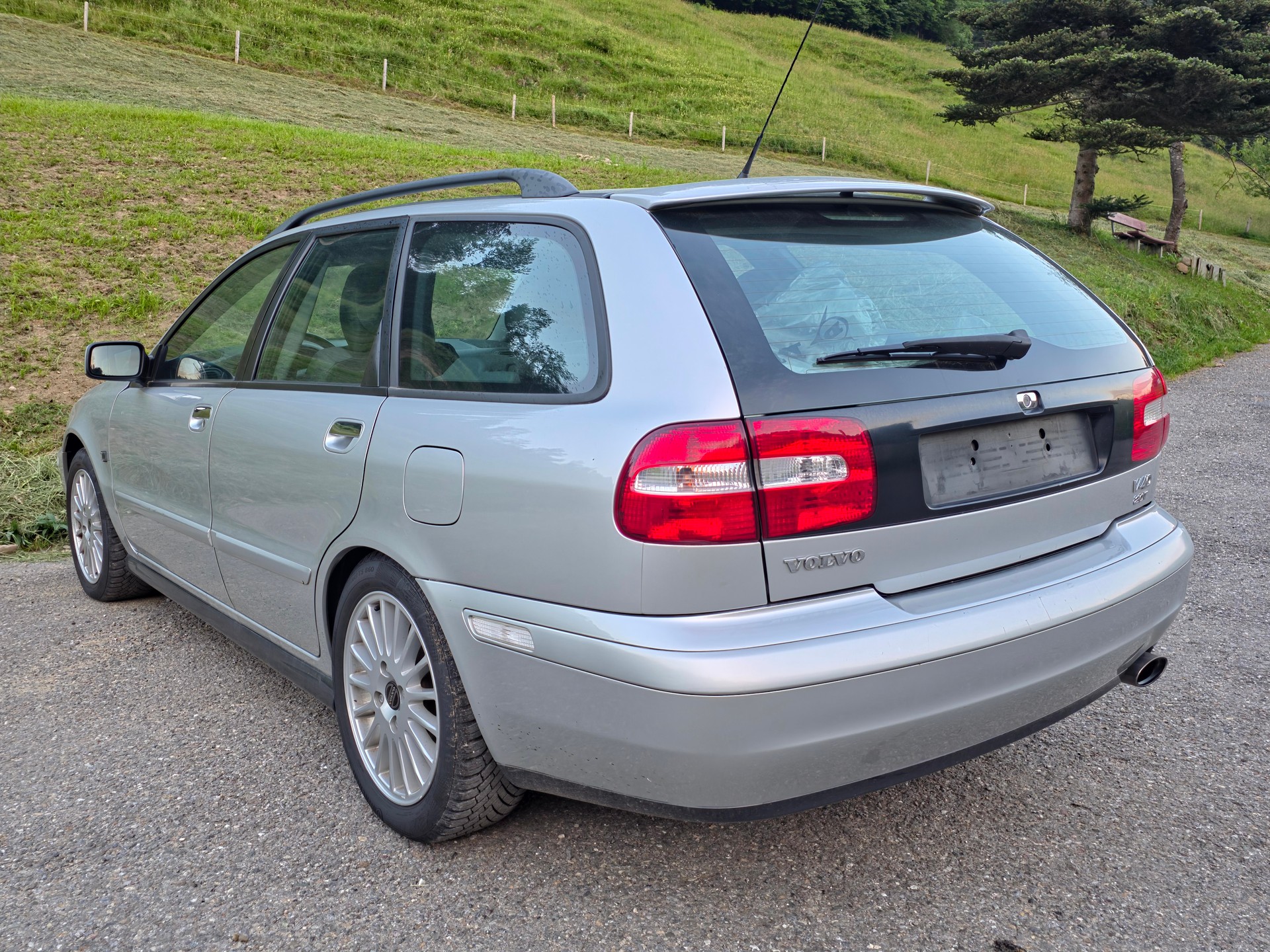 VOLVO V40 2.0T Sport Edition | Frisch MFK-image-3
