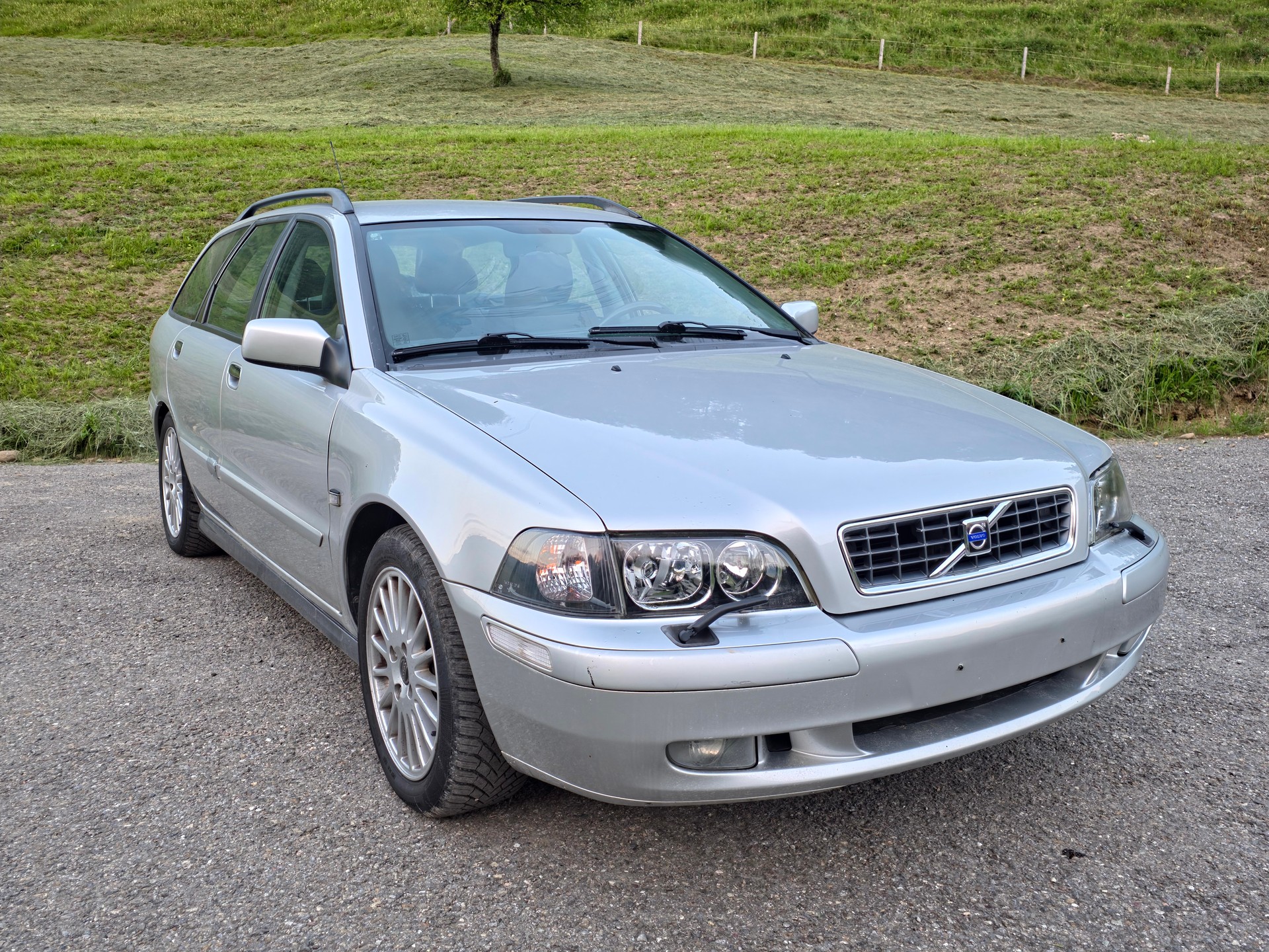 VOLVO V40 2.0T Sport Edition | Frisch MFK-image-0