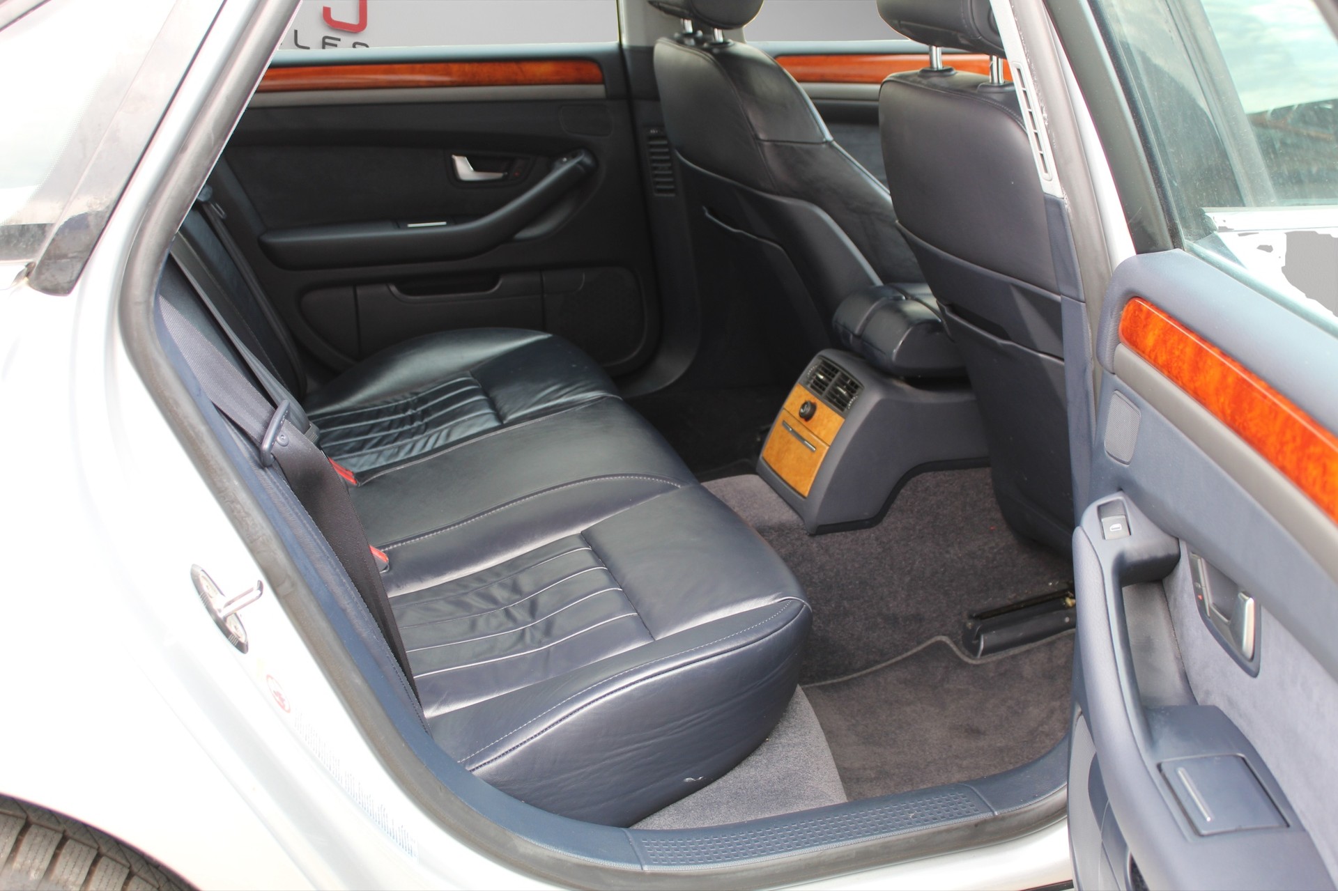 AUDI A8 3.7 V8 quattro tiptronic-image-9