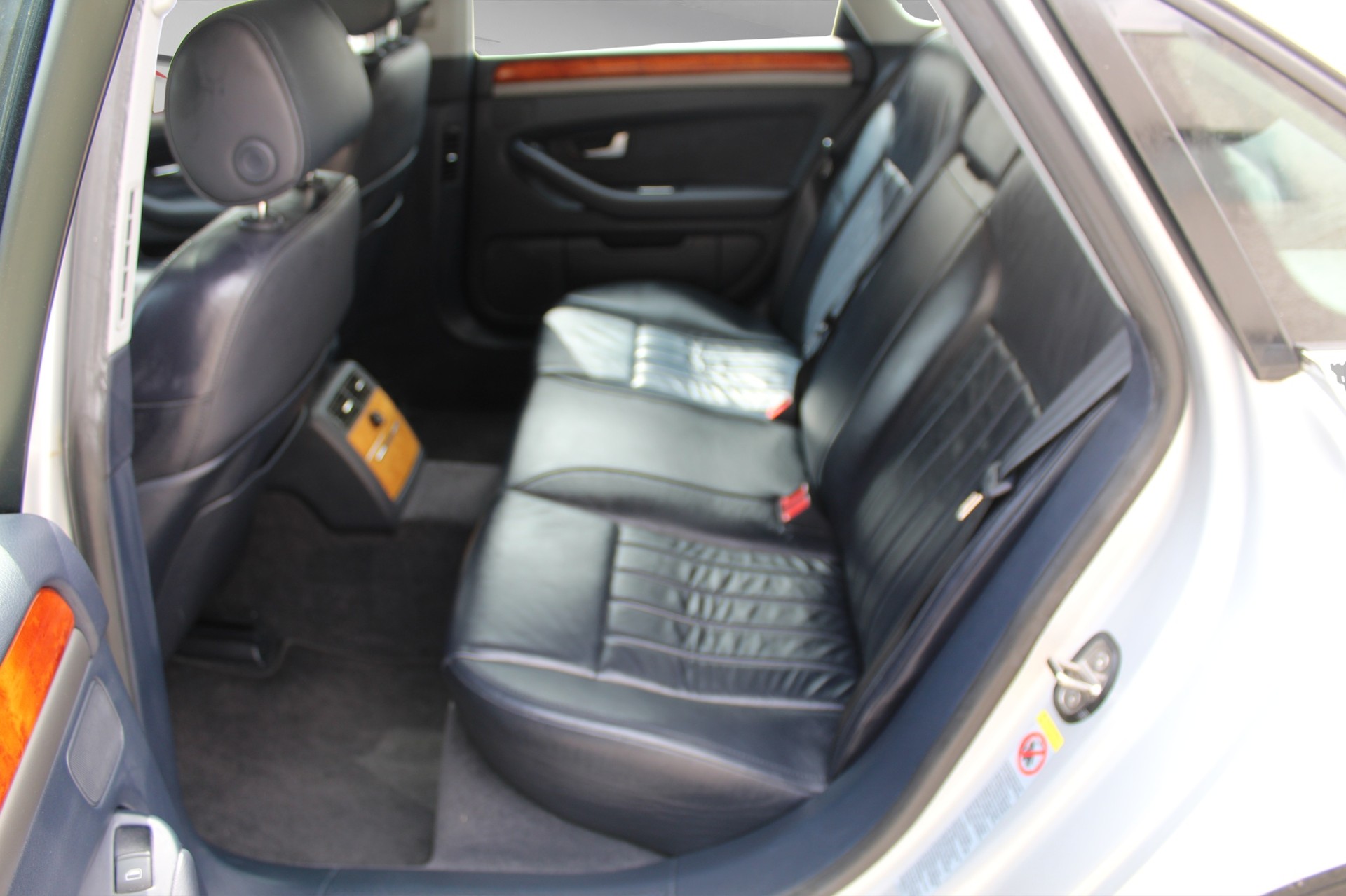 AUDI A8 3.7 V8 quattro tiptronic-image-8