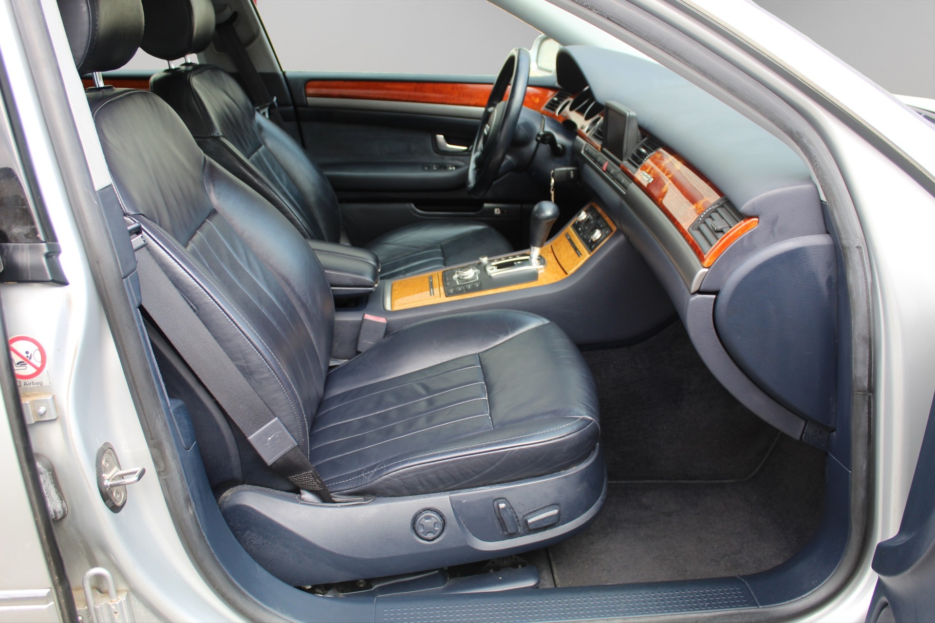 AUDI A8 3.7 V8 quattro tiptronic-image-7