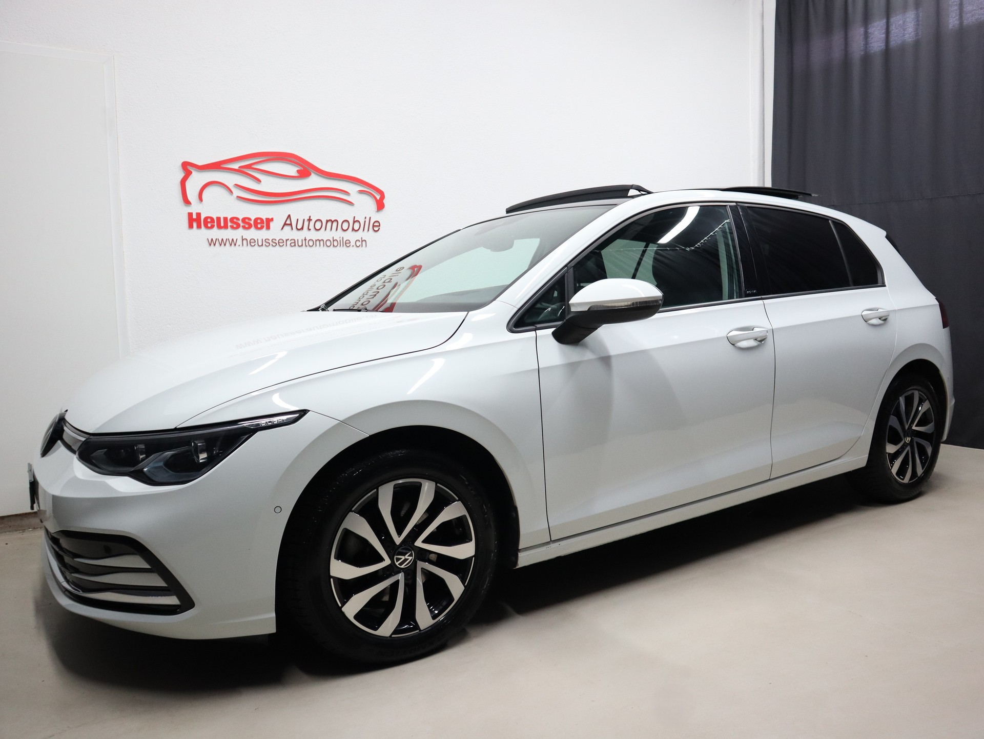 VW Golf 2.0 TDI Life DSG - Panorama - IQ Light - Navi - Head-Up - AHK - Kamera - 150 PS-image-1