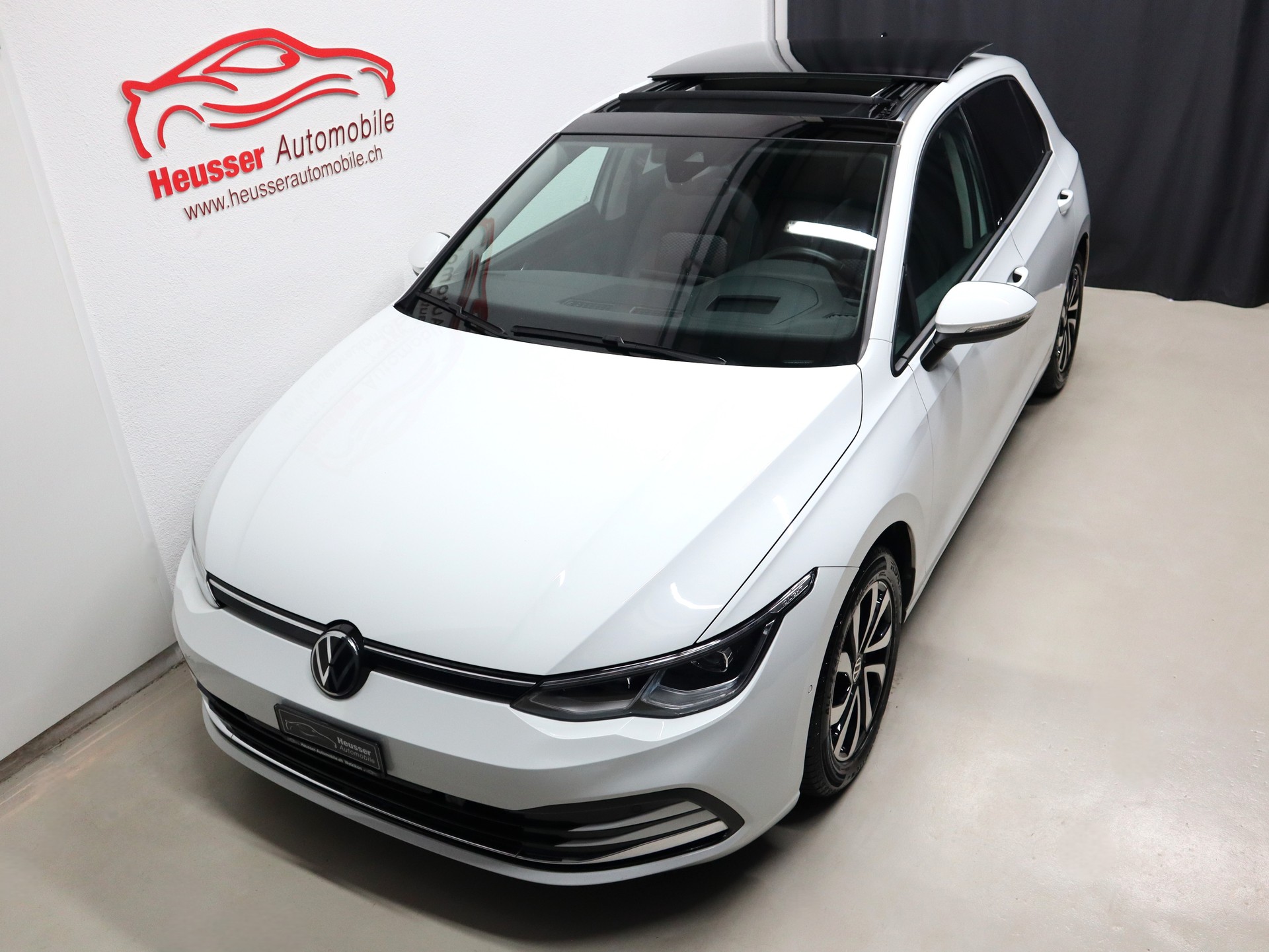 VW Golf 2.0 TDI Life DSG - Panorama - IQ Light - Navi - Head-Up - AHK - Kamera - 150 PS-image-2