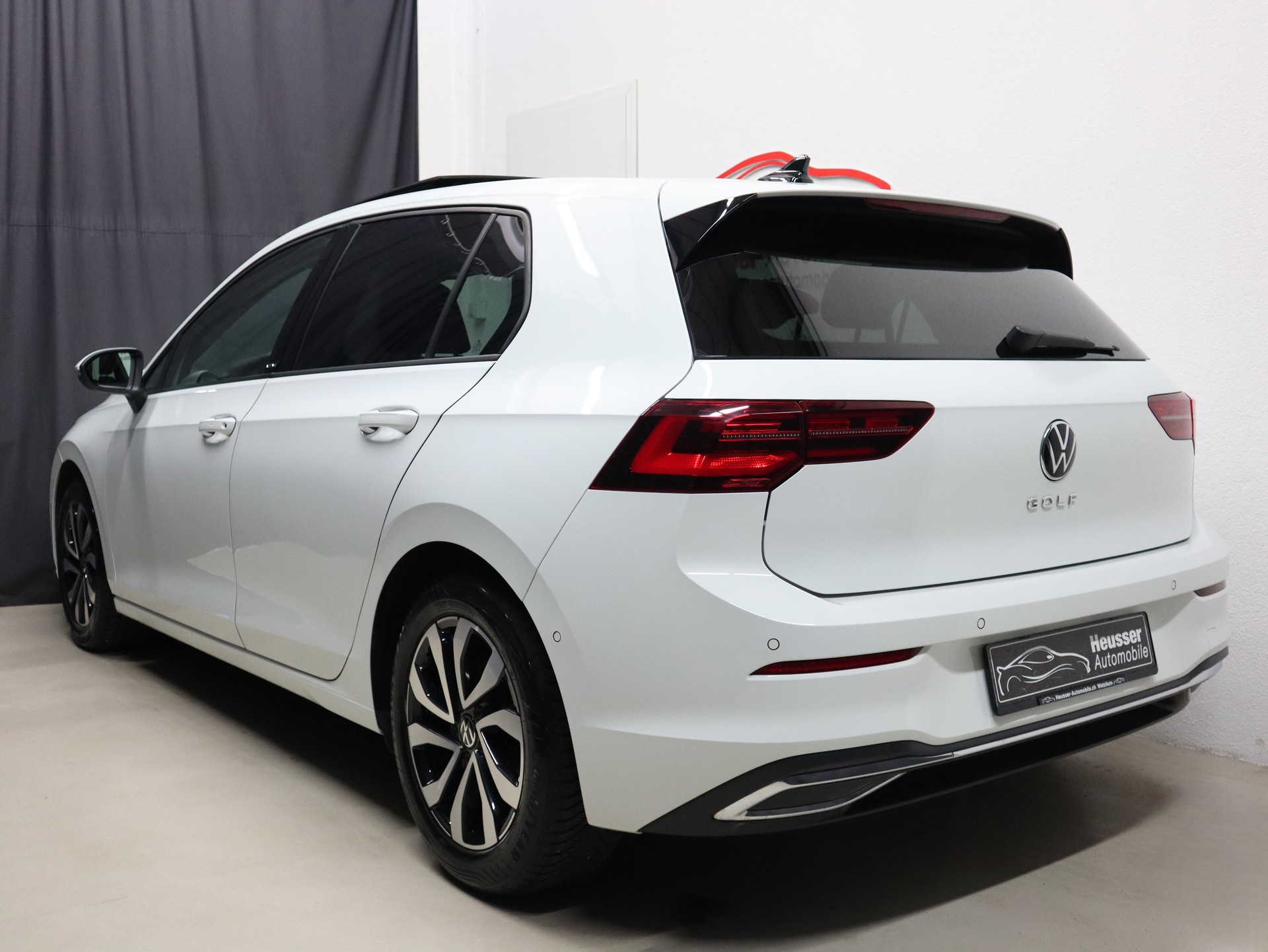 VW Golf 2.0 TDI Life DSG - Panorama - IQ Light - Navi - Head-Up - AHK - Kamera - 150 PS-image-4