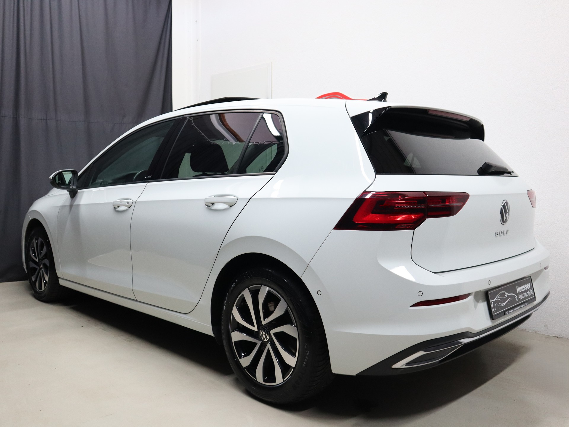 VW Golf 2.0 TDI Life DSG - Panorama - IQ Light - Navi - Head-Up - AHK - Kamera - 150 PS-image-3