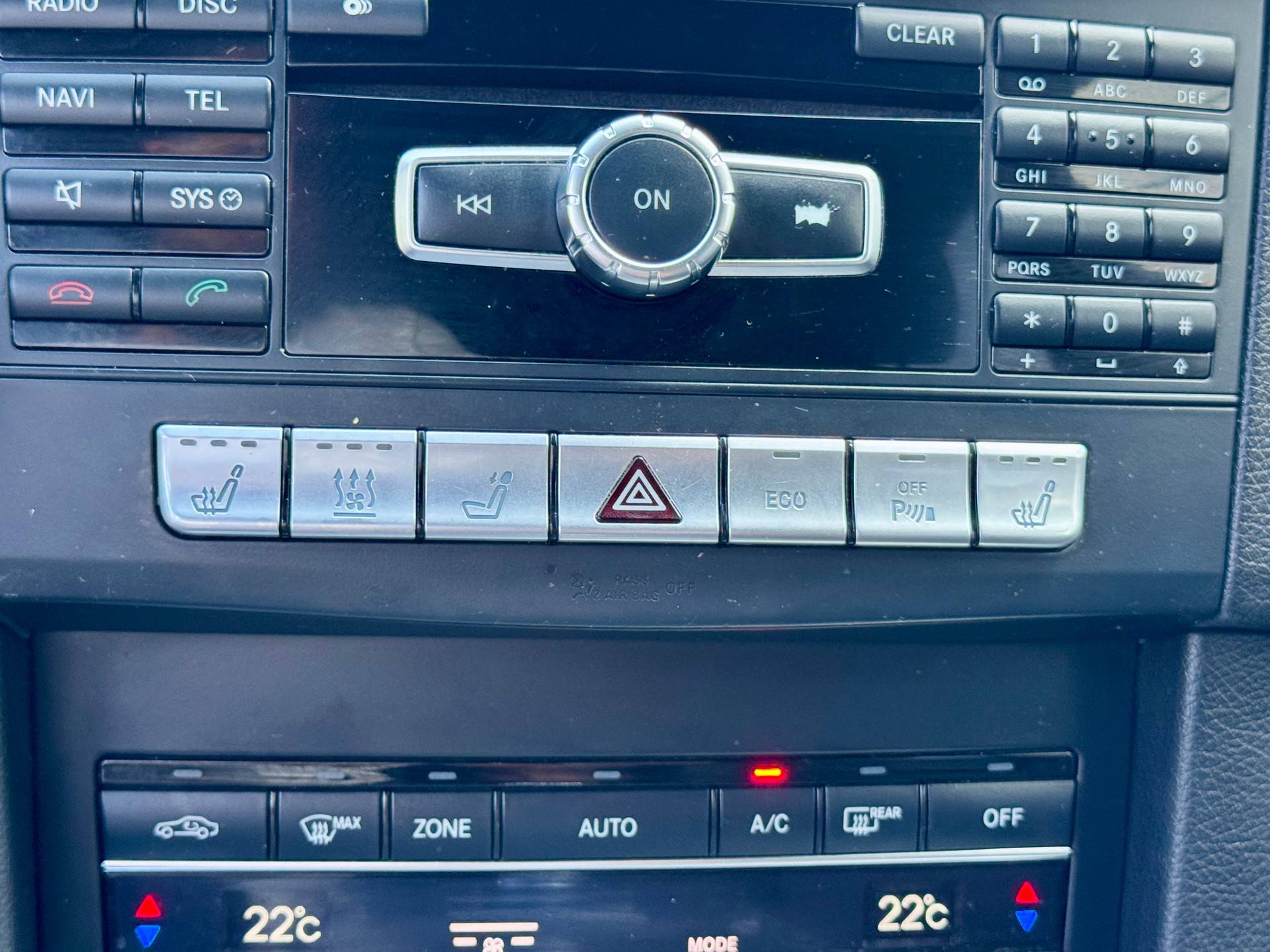 MERCEDES-BENZ E 200 CDI BlueEfficiency Avantgarde 7G-Tronic-image-11