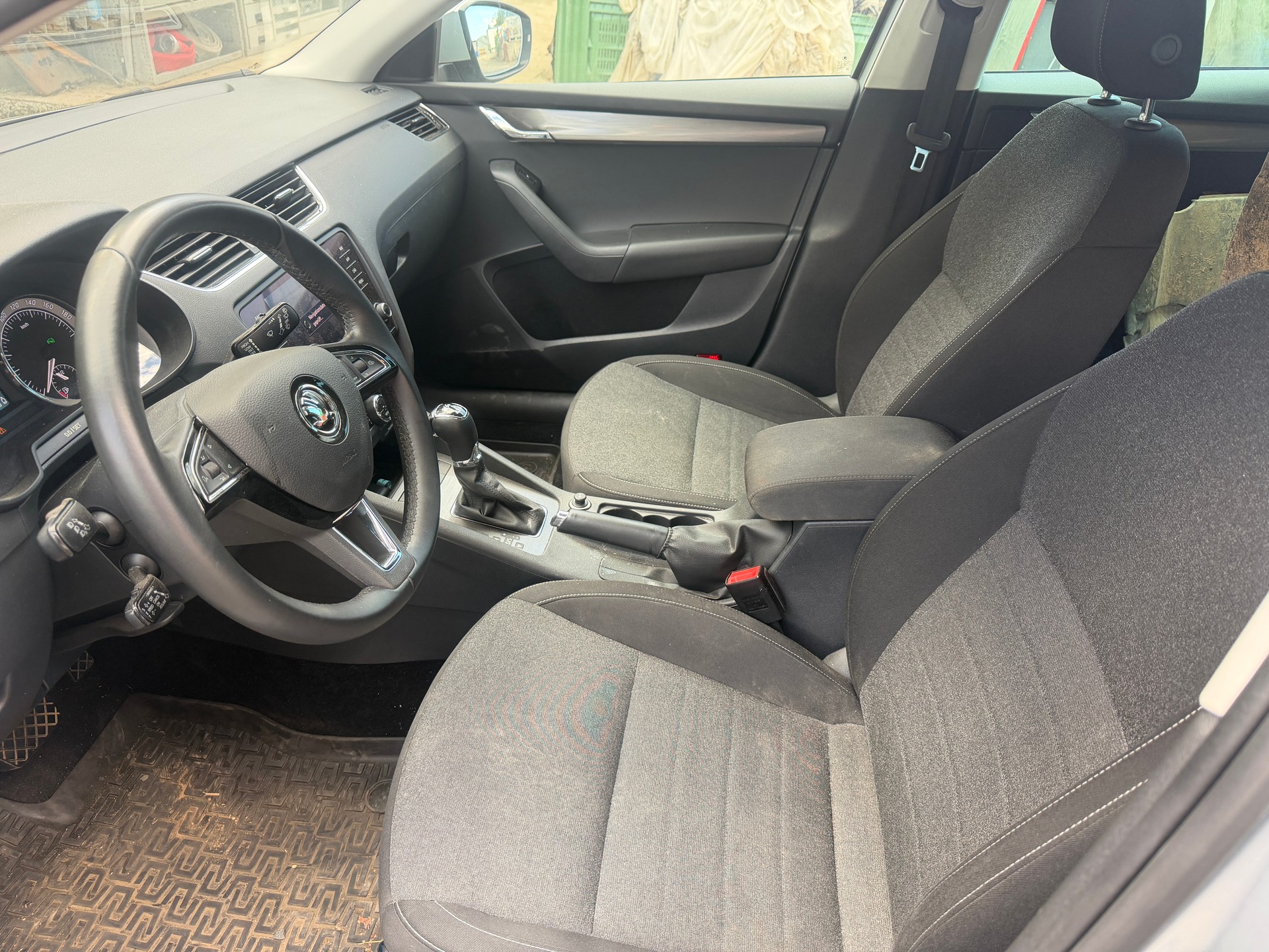 SKODA Octavia Combi 2.0 TDI Soleil 4x4 DSG-image-6