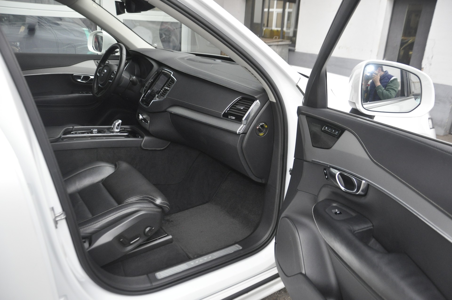 VOLVO XC90 T8 AWD Inscription Geartronic 7 Plätze I Anhängerkupplung-image-5
