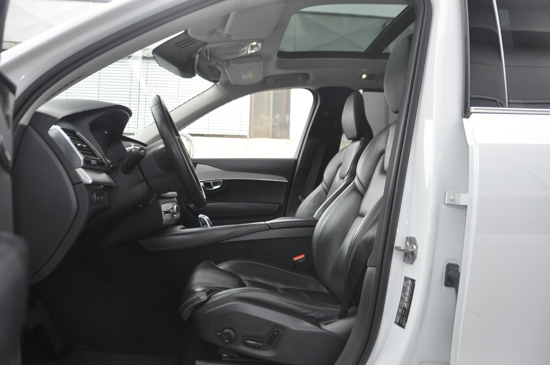VOLVO XC90 T8 AWD Inscription Geartronic 7 Plätze I Anhängerkupplung-image-4