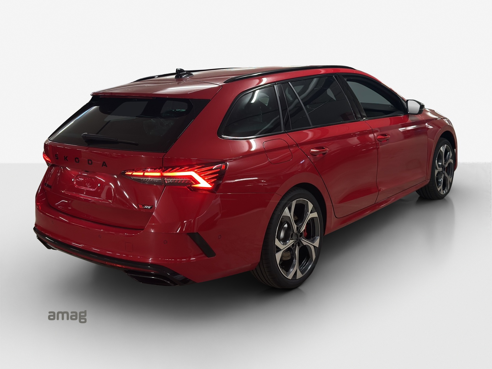 SKODA Octavia Combi 2.0 TSI DSG RS 30 Years Edition-image-4