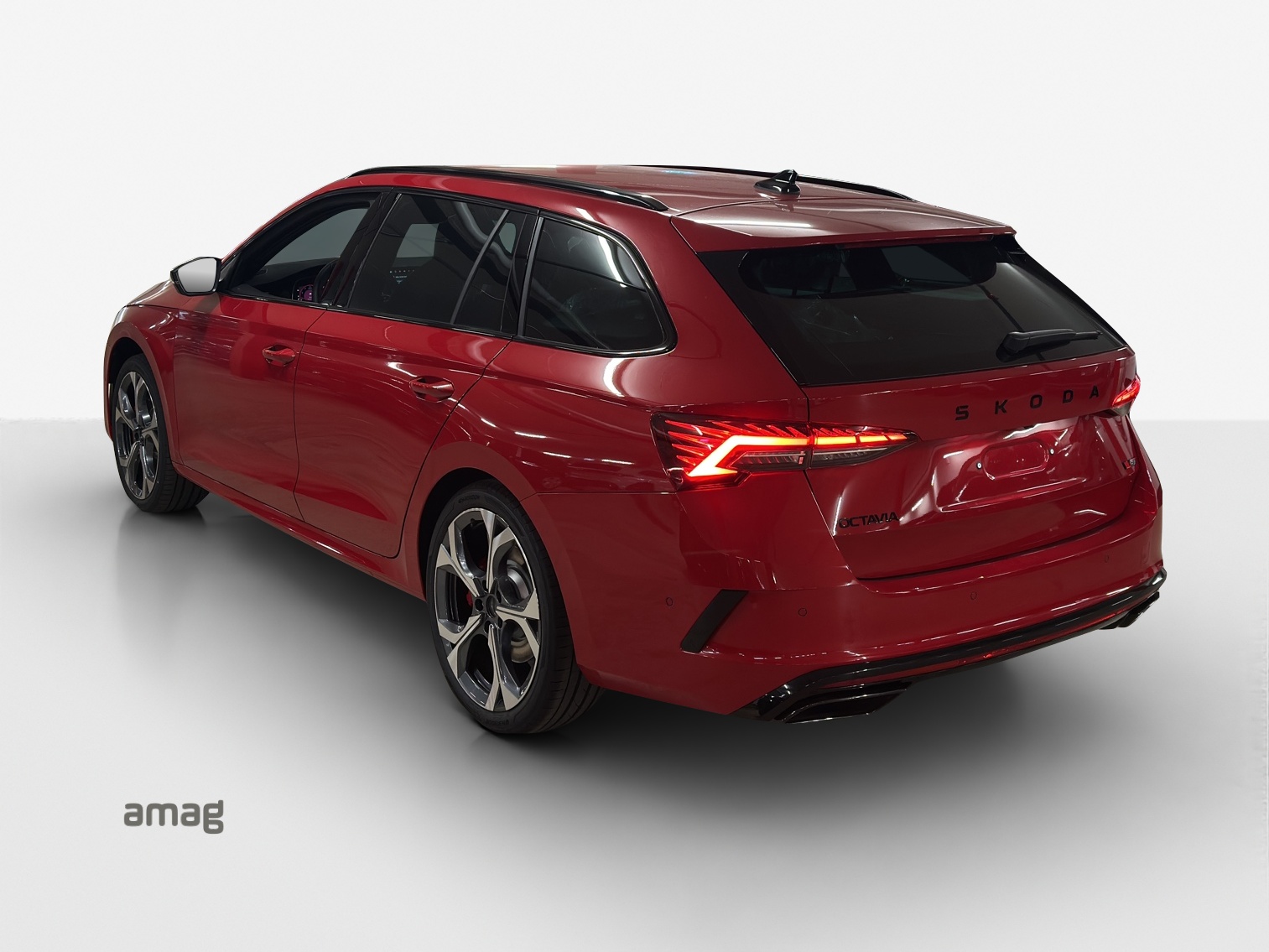 SKODA Octavia Combi 2.0 TSI DSG RS 30 Years Edition-image-2