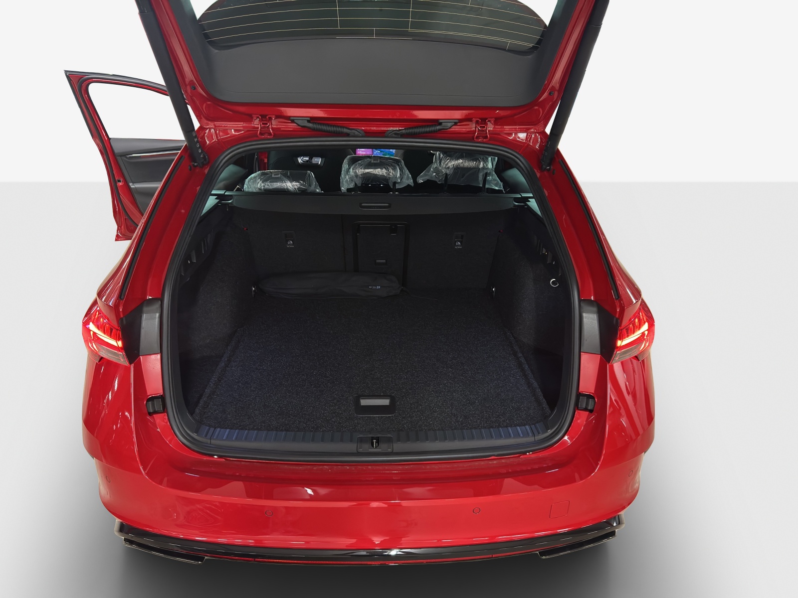 SKODA Octavia Combi 2.0 TSI DSG RS 30 Years Edition-image-12