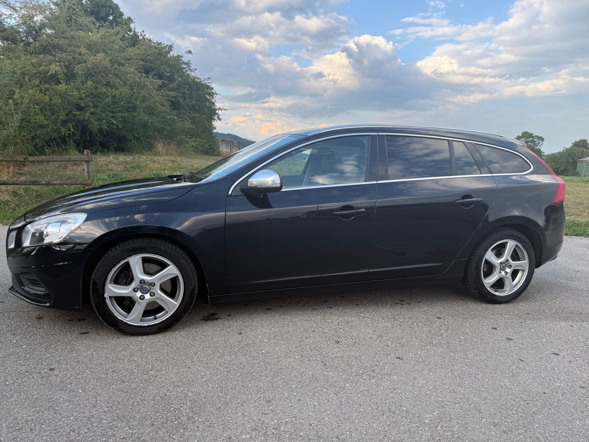 VOLVO V60 T6 AWD R-Design Geartronic-image-3