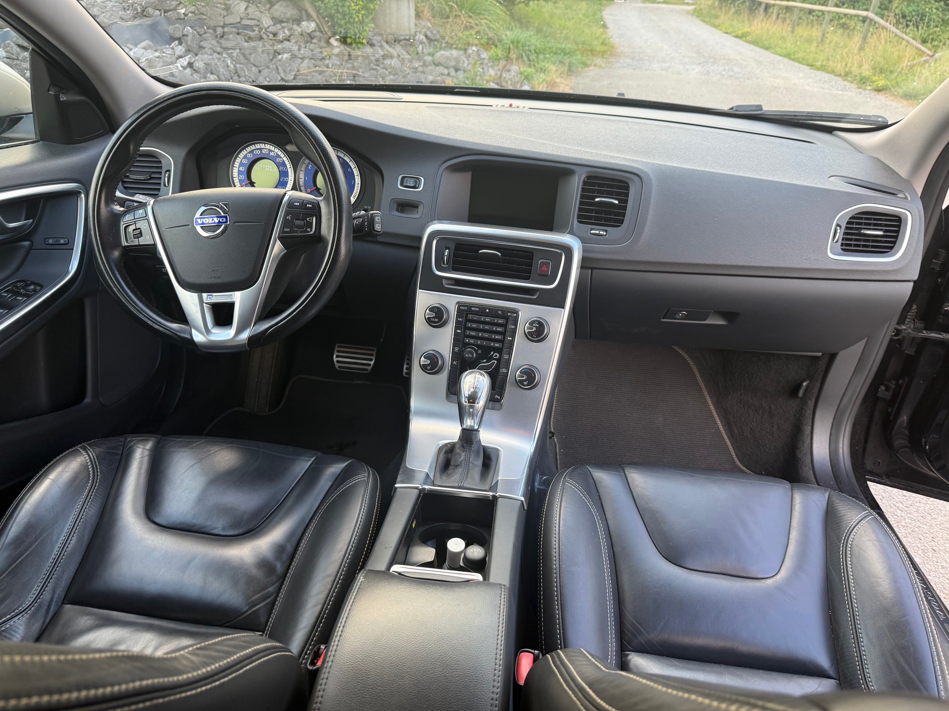 VOLVO V60 T6 AWD R-Design Geartronic-image-8