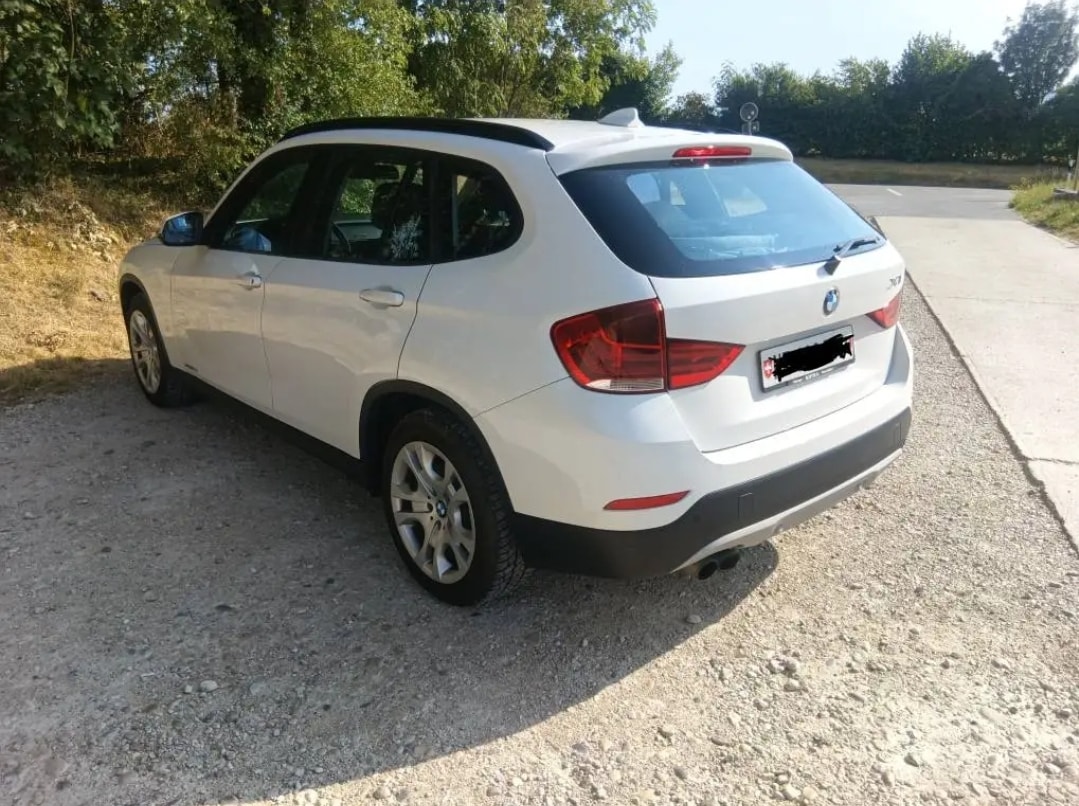 BMW X1 xDrive 20i Sport Line Steptronic-image-3