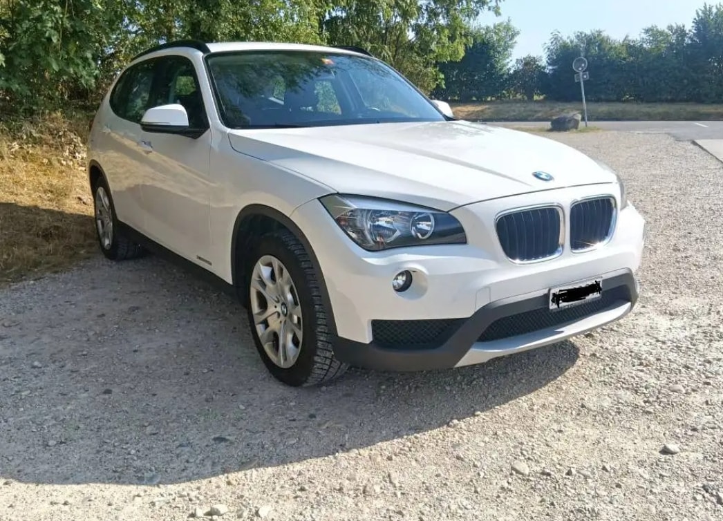 BMW X1 xDrive 20i Sport Line Steptronic-image-0