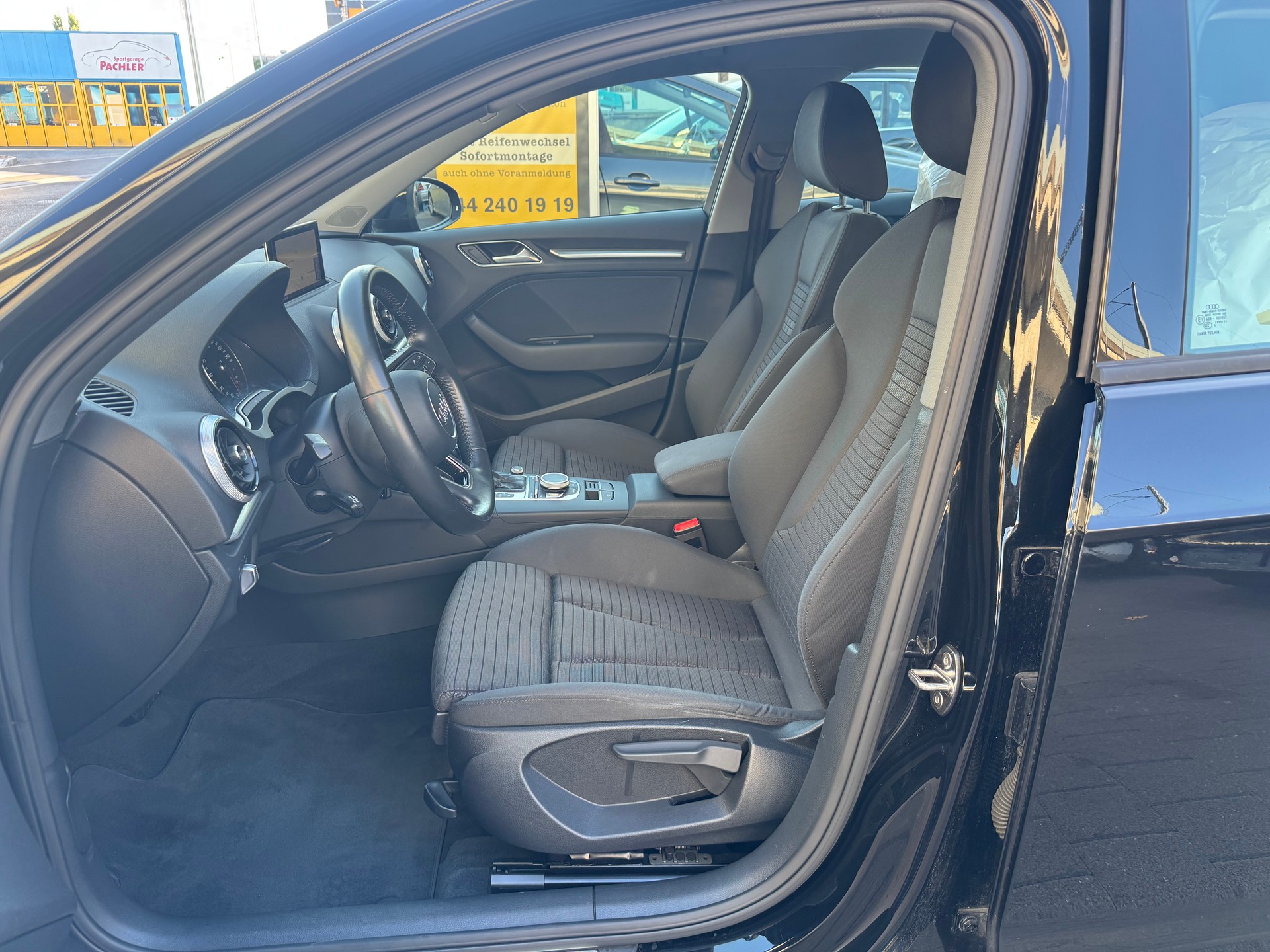 AUDI A3 Sportback 2.0 TFSI Sport quattro S-tronic-image-4