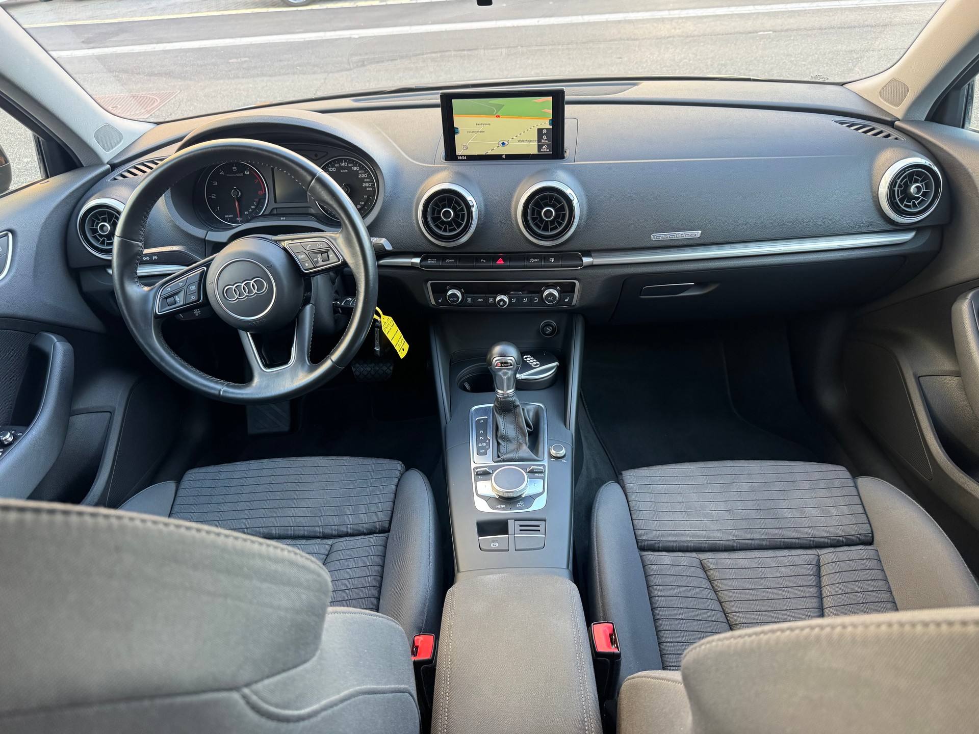 AUDI A3 Sportback 2.0 TFSI Sport quattro S-tronic-image-6