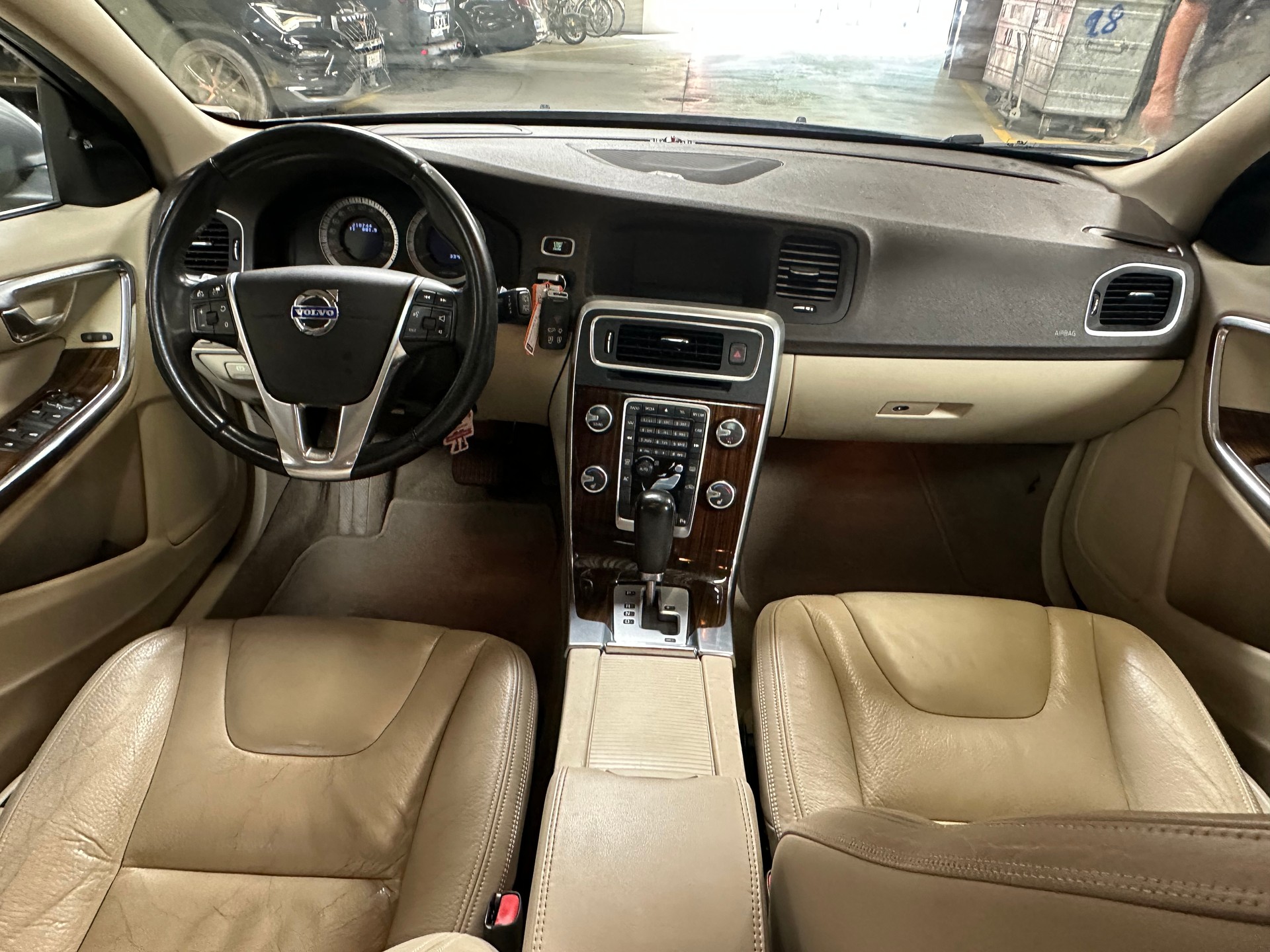 VOLVO V60 2.0T-image-12
