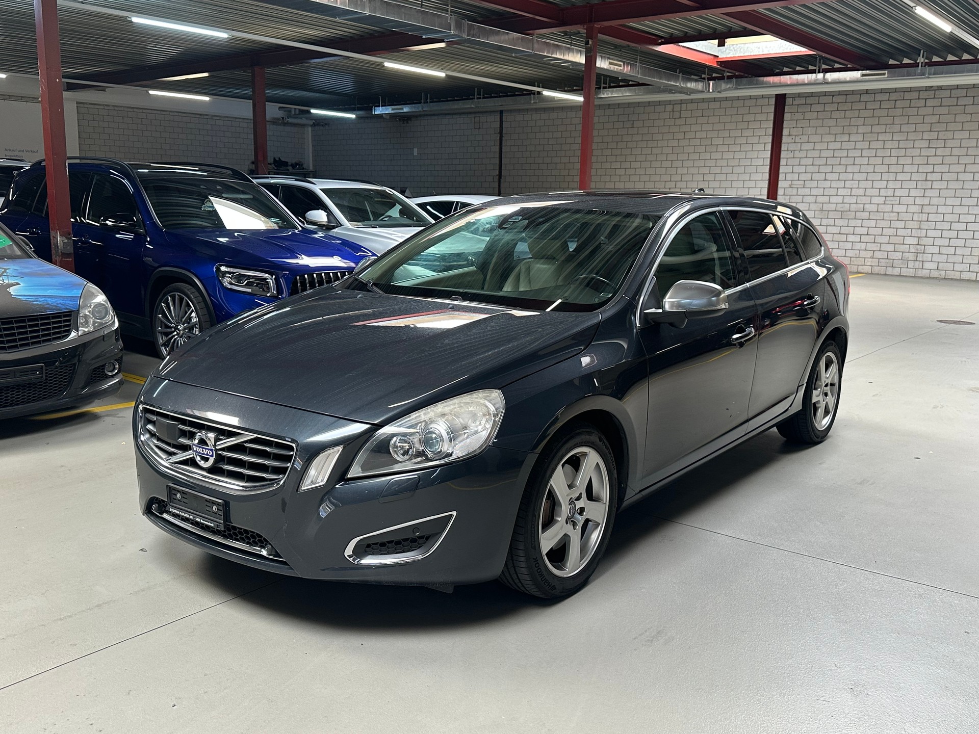 VOLVO V60 2.0T-image-0