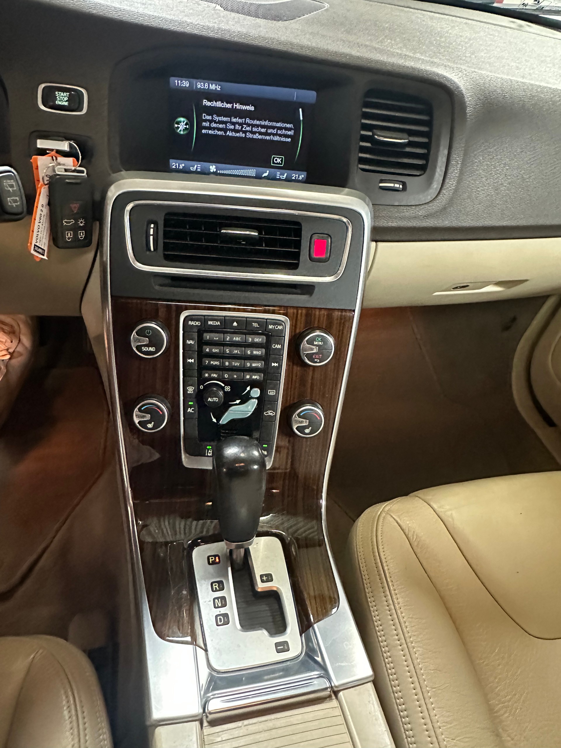 VOLVO V60 2.0T-image-11