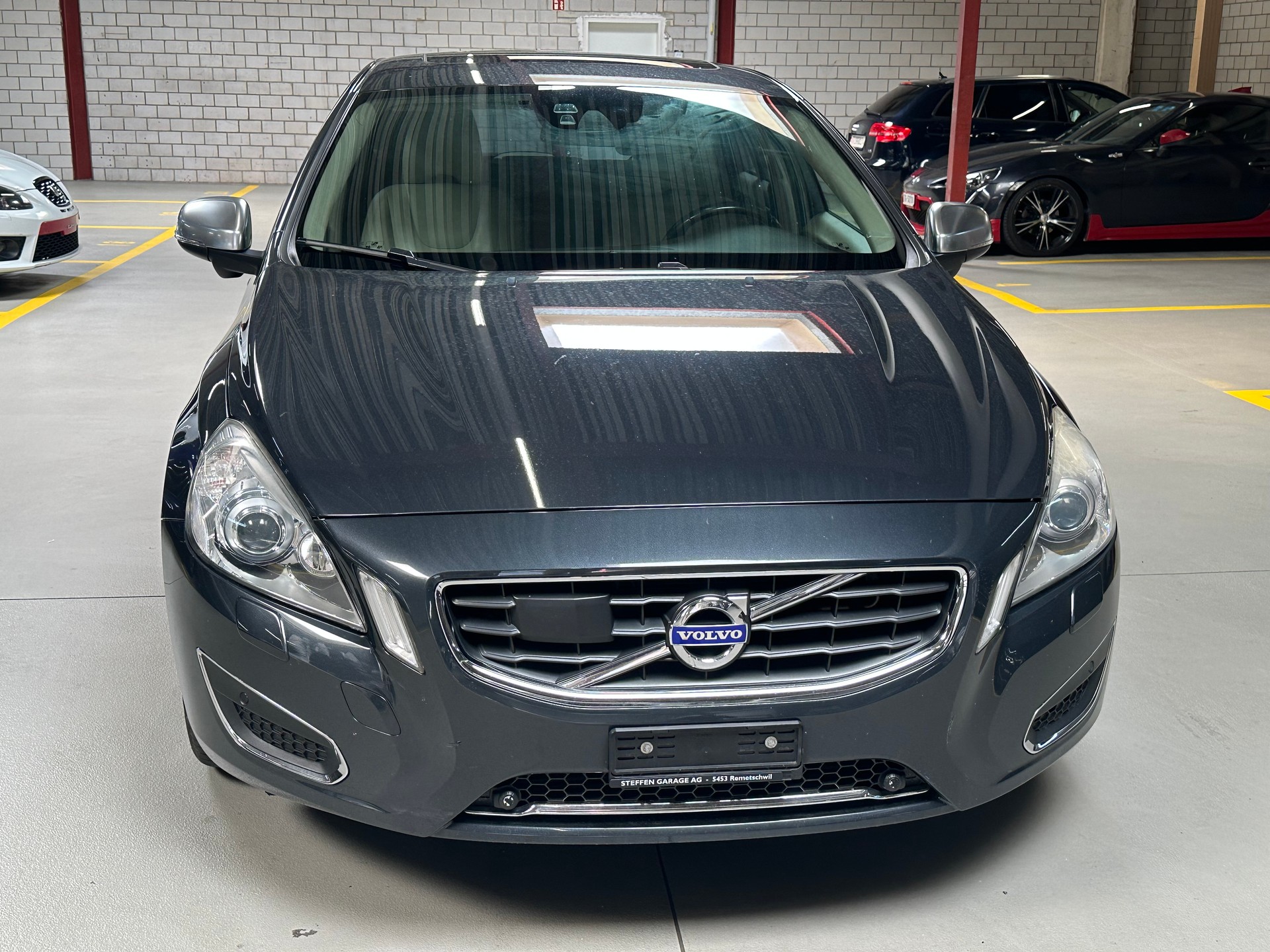 VOLVO V60 2.0T-image-15