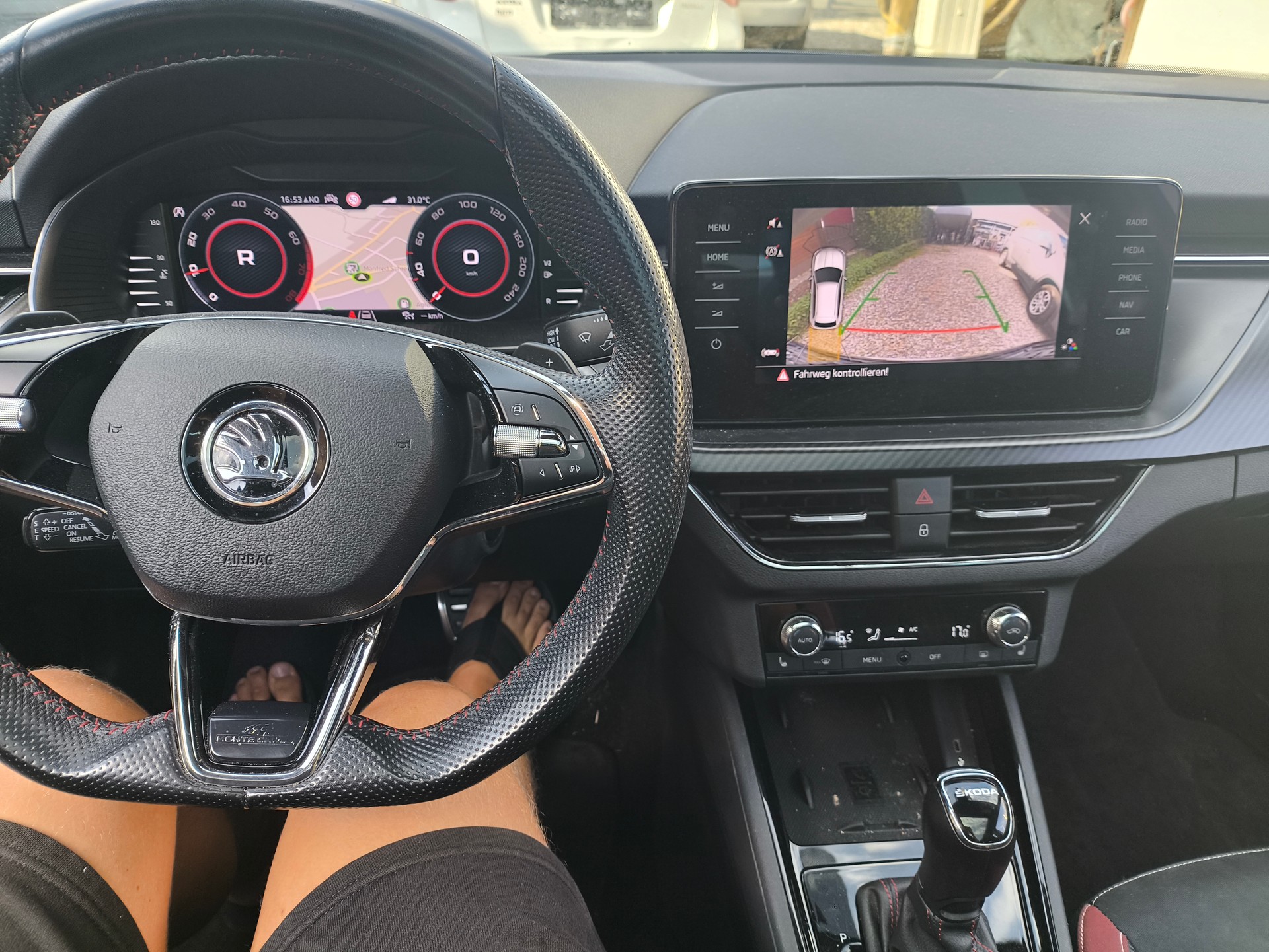 SKODA Kamiq 1.5 TSI ACT Monte Carlo DSG-image-8