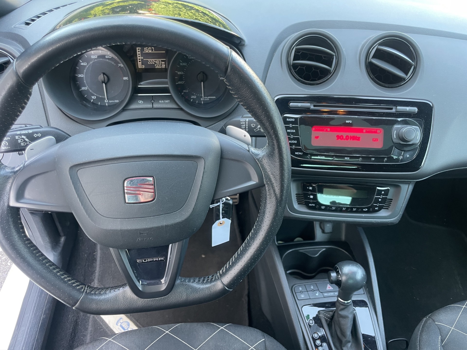 SEAT Ibiza SC 1.4 TSI Cupra DSG-image-10