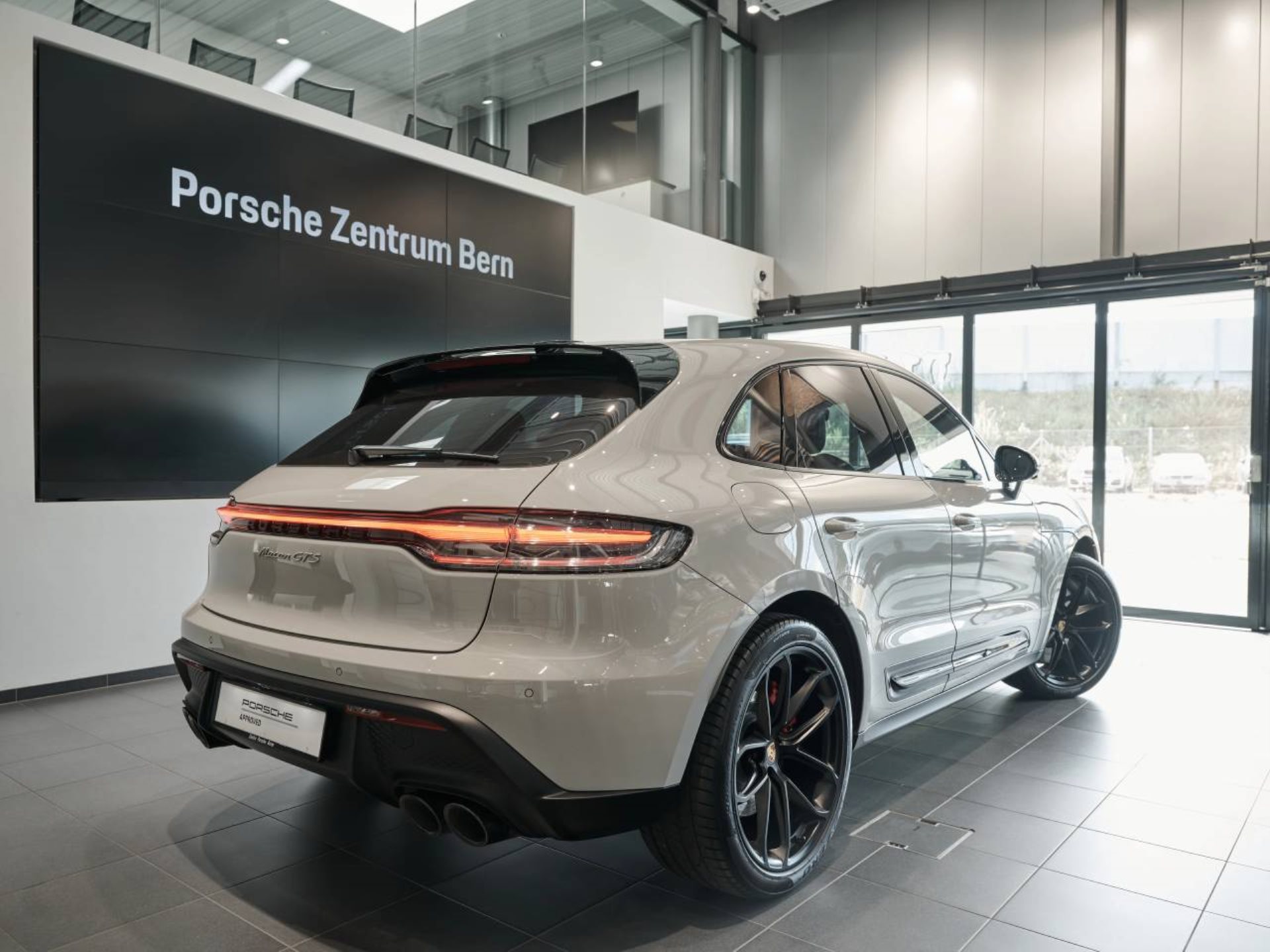 PORSCHE Macan GTS-showroom-element-2