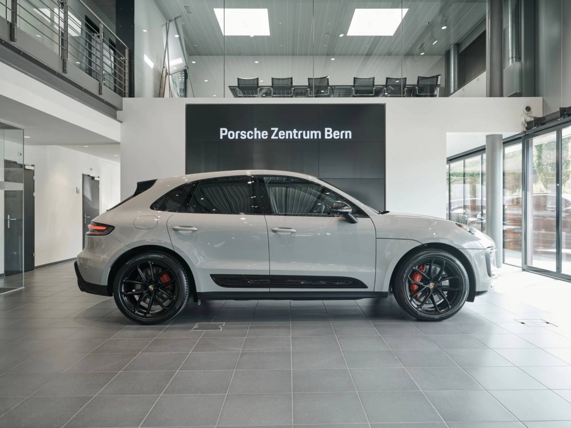 PORSCHE Macan GTS-showroom-element-1