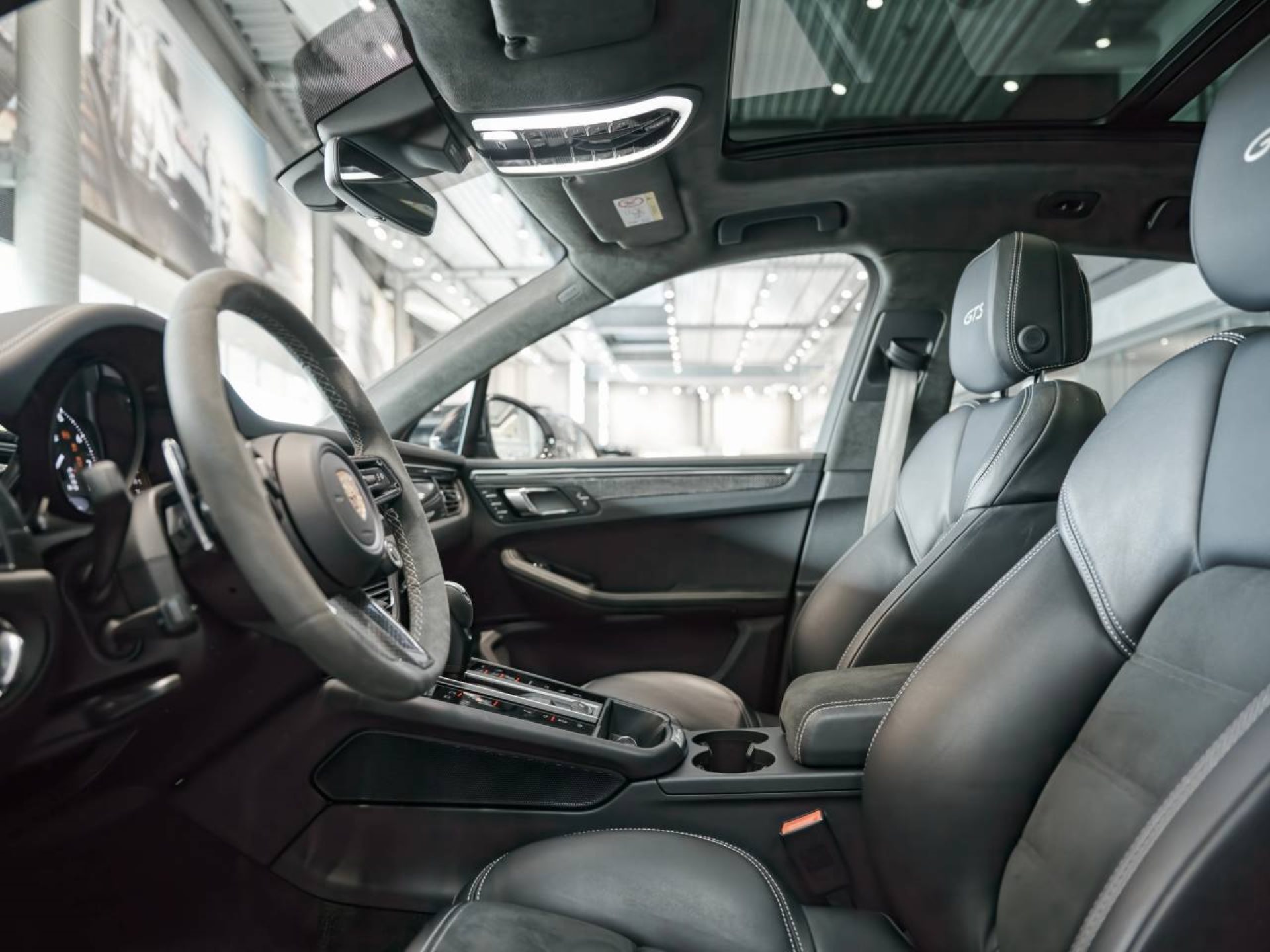 PORSCHE Macan GTS-showroom-element-3