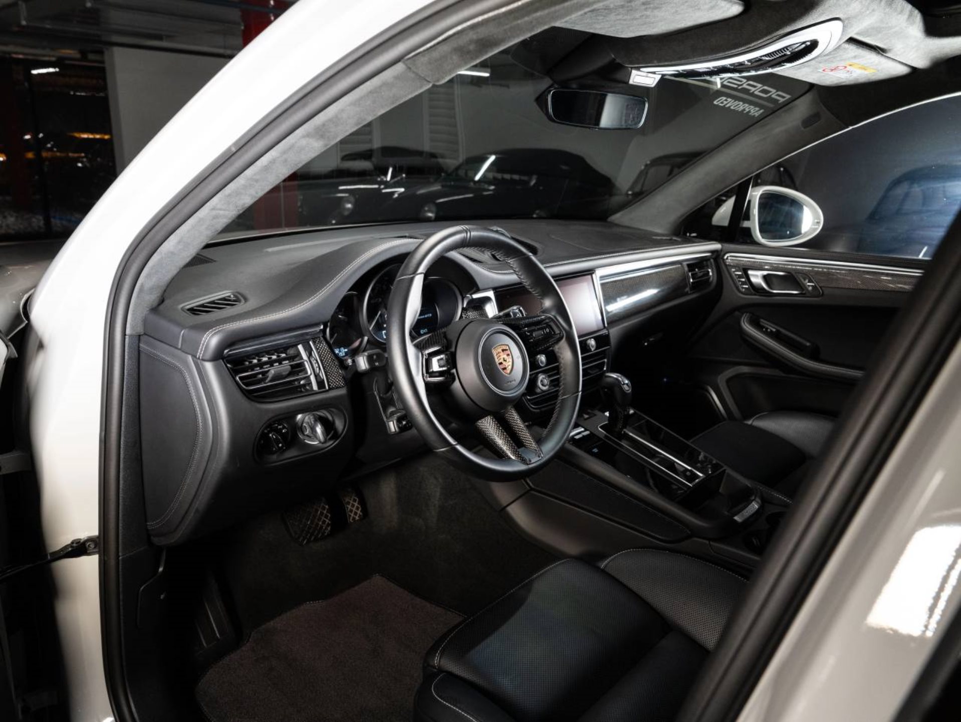PORSCHE Macan GTS-showroom-element-3