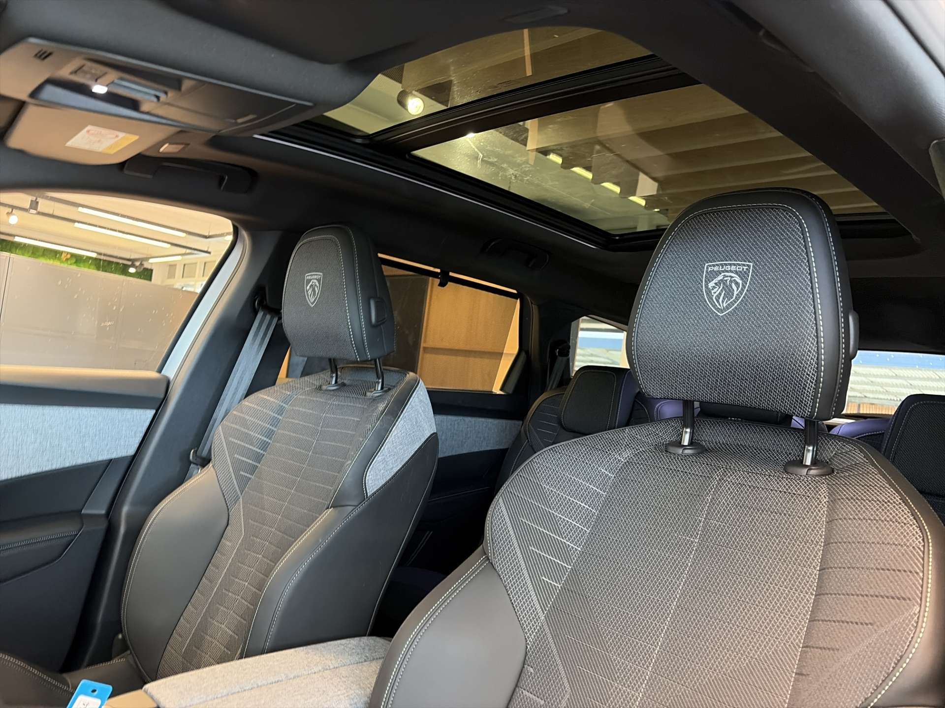 PEUGEOT 5008 145 Hybrid GT 7-Plätzer e-DCS-Automat-image-14