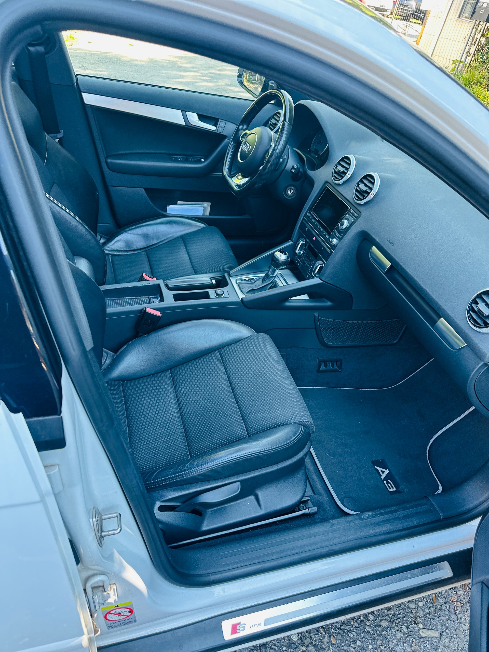 AUDI A3 Sportback 2.0 TFSI Ambition S-tronic-image-14
