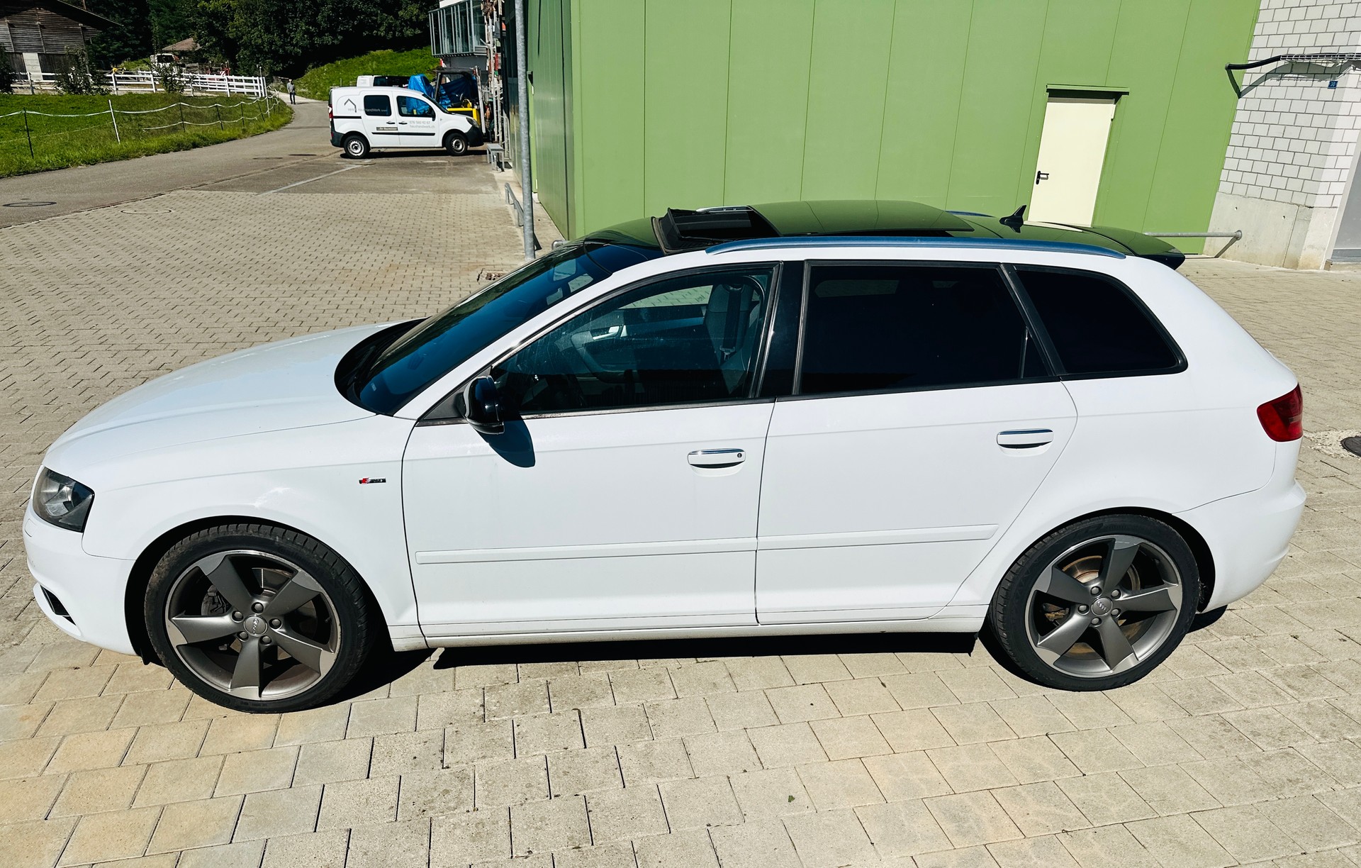 AUDI A3 Sportback 2.0 TFSI Ambition S-tronic-image-9