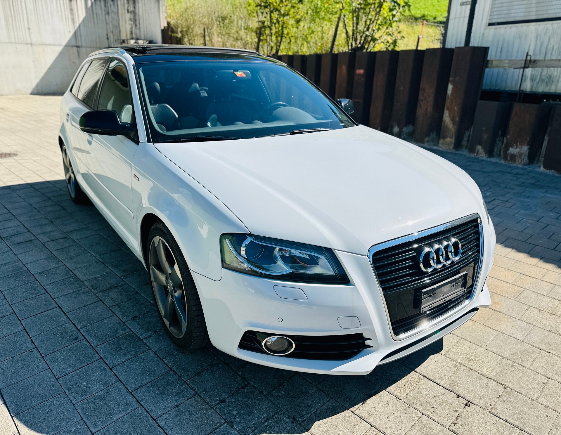 AUDI A3 Sportback 2.0 TFSI Ambition S-tronic-image-1
