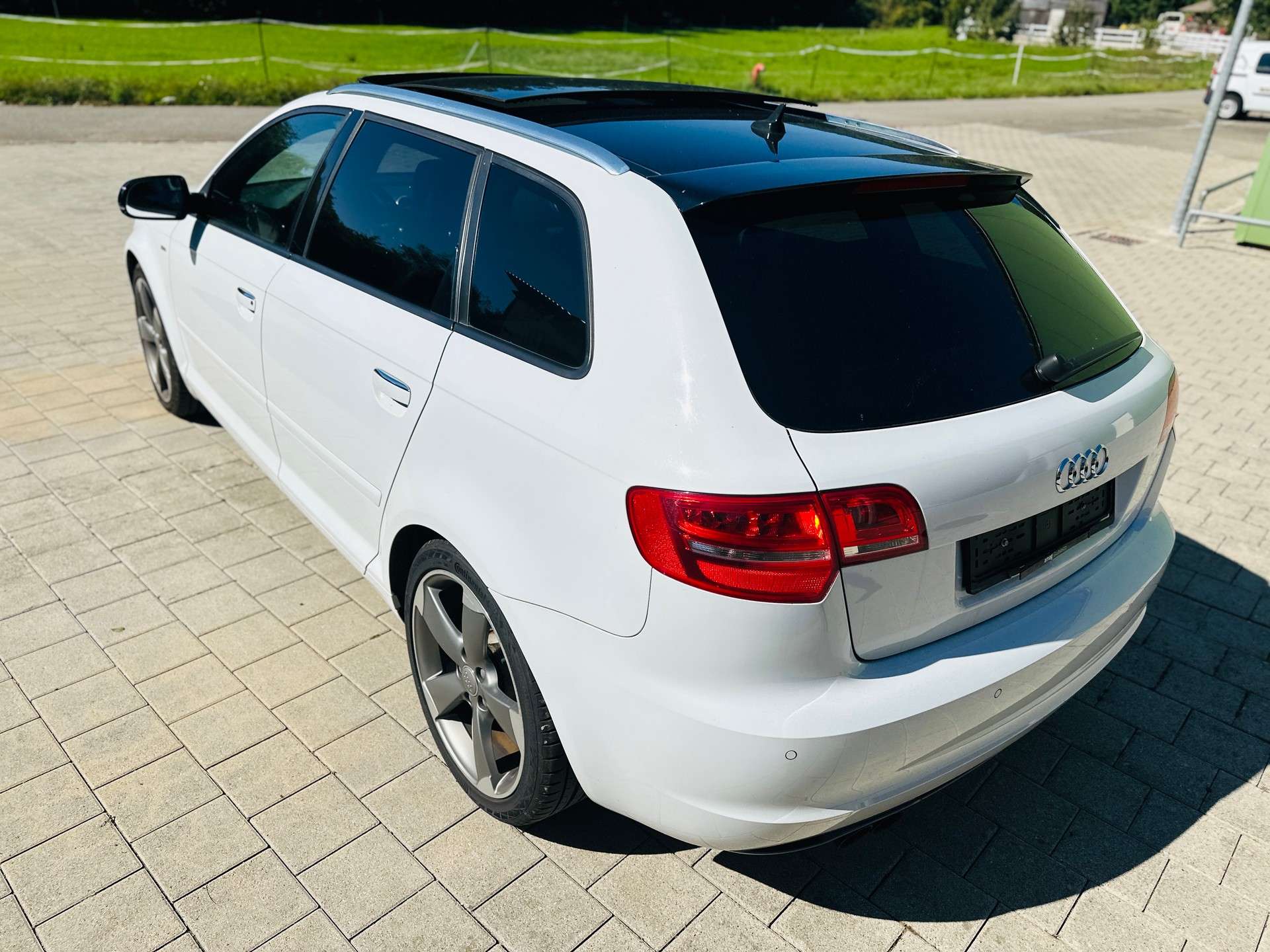 AUDI A3 Sportback 2.0 TFSI Ambition S-tronic-image-8