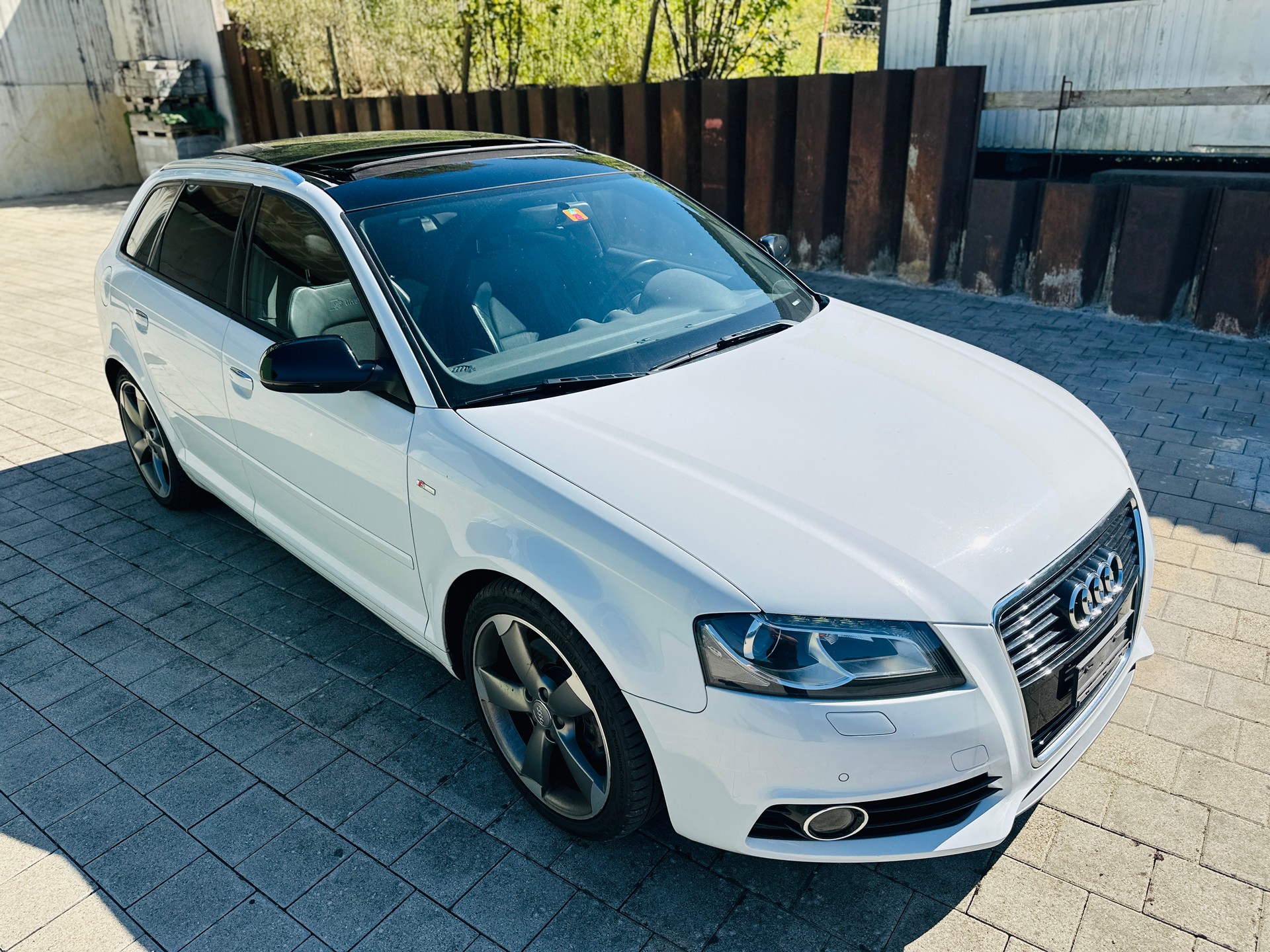 AUDI A3 Sportback 2.0 TFSI Ambition S-tronic-image-5