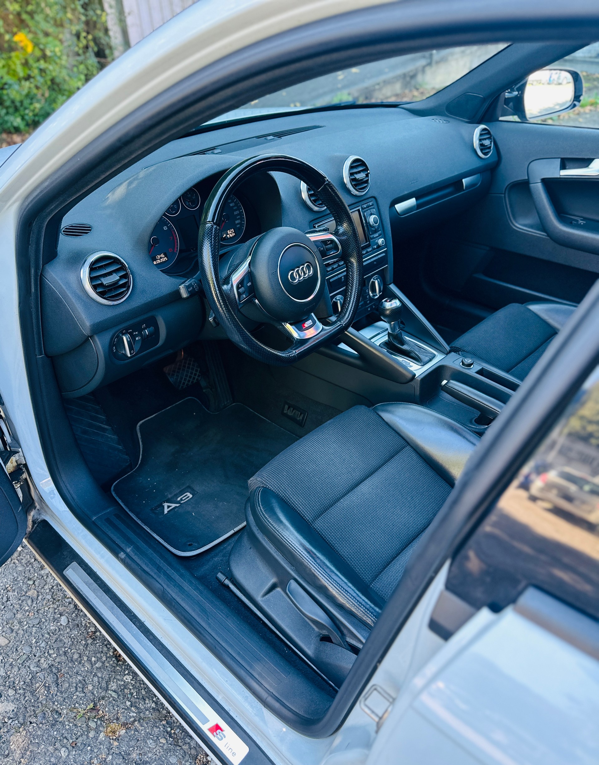 AUDI A3 Sportback 2.0 TFSI Ambition S-tronic-image-12