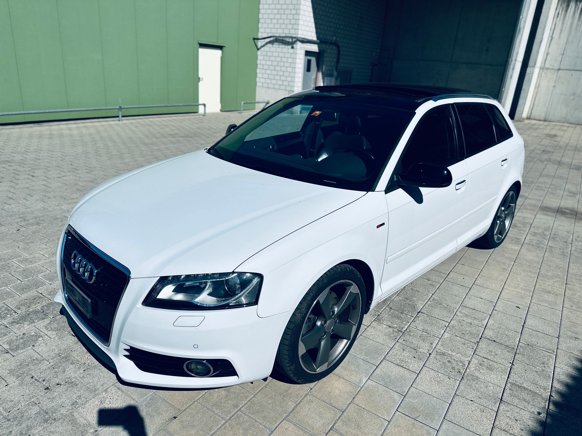 AUDI A3 Sportback 2.0 TFSI Ambition S-tronic-image-4