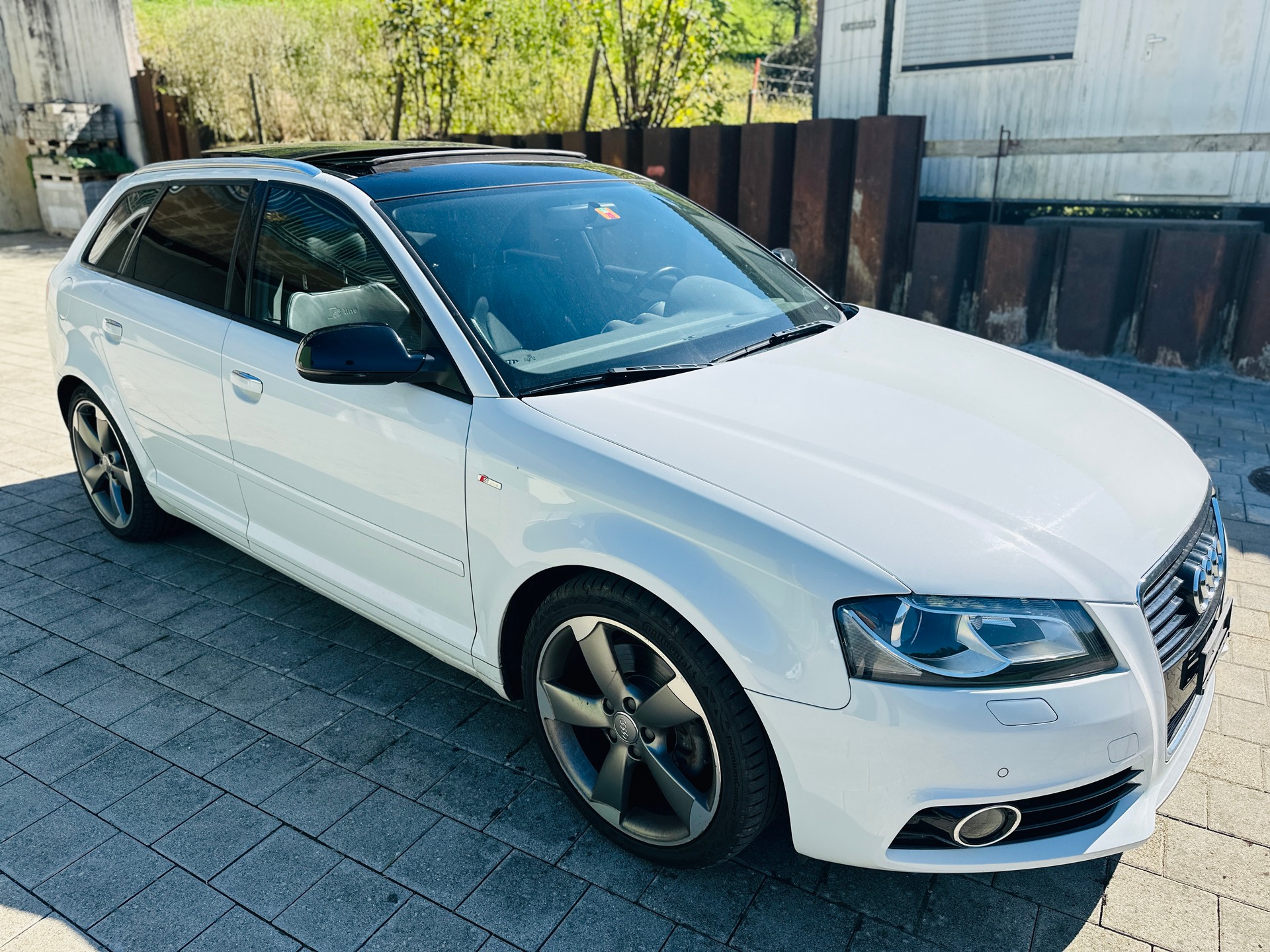 AUDI A3 Sportback 2.0 TFSI Ambition S-tronic-image-3
