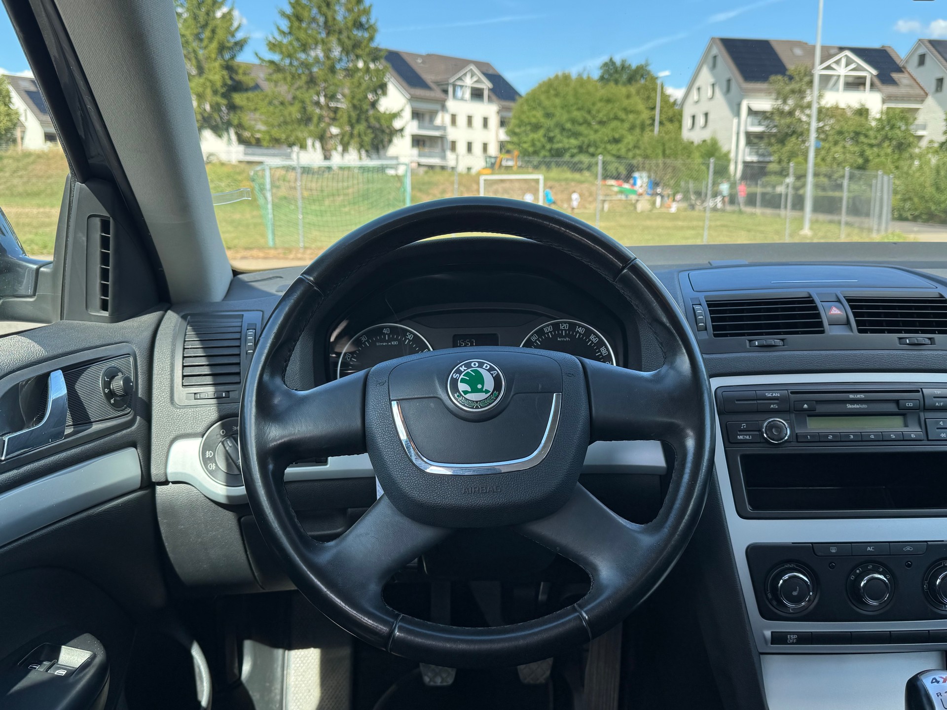 SKODA Octavia Combi 1.8 TSI Laurin & Klement 4x4-image-12