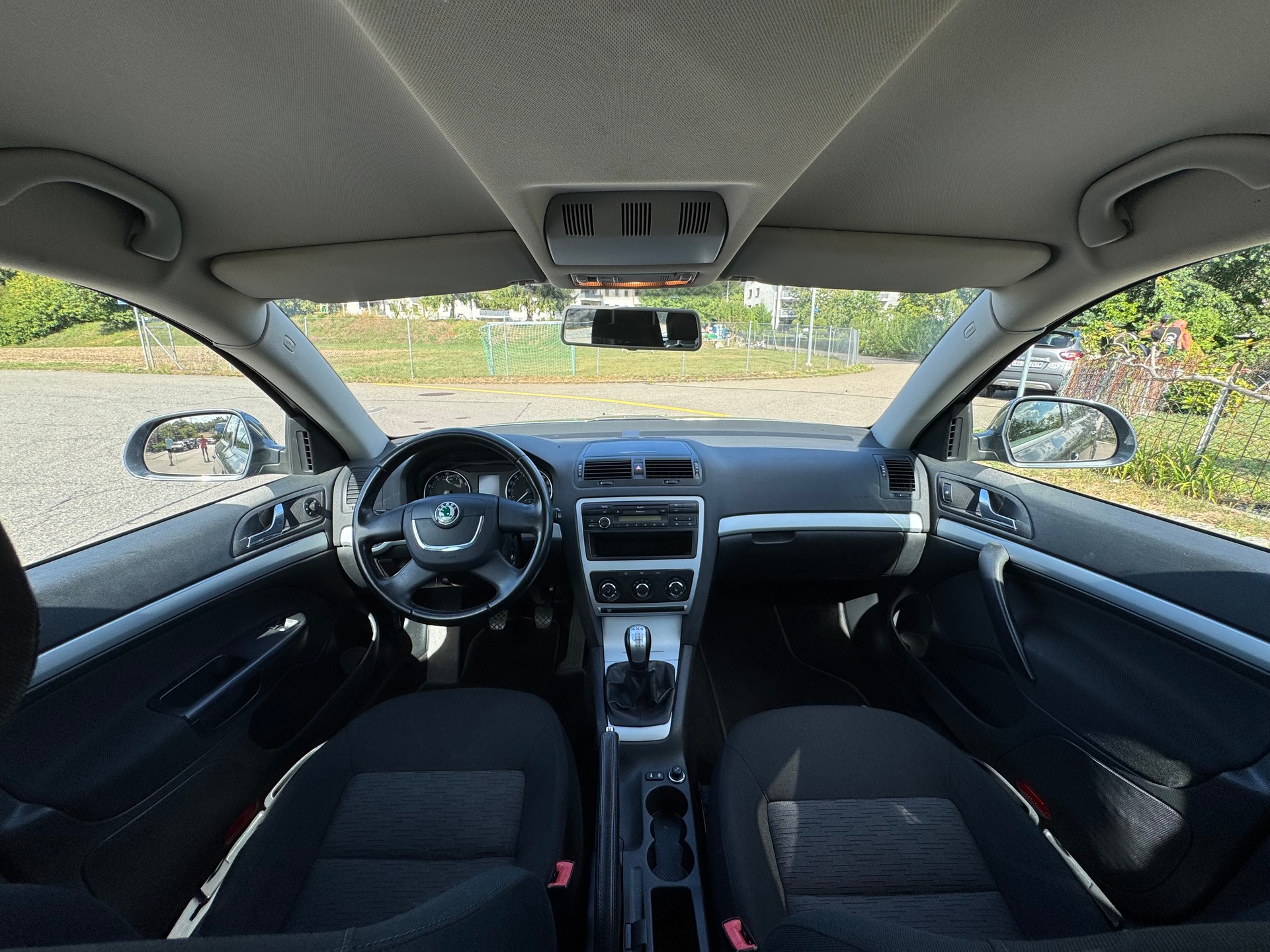 SKODA Octavia Combi 1.8 TSI Laurin & Klement 4x4-image-9